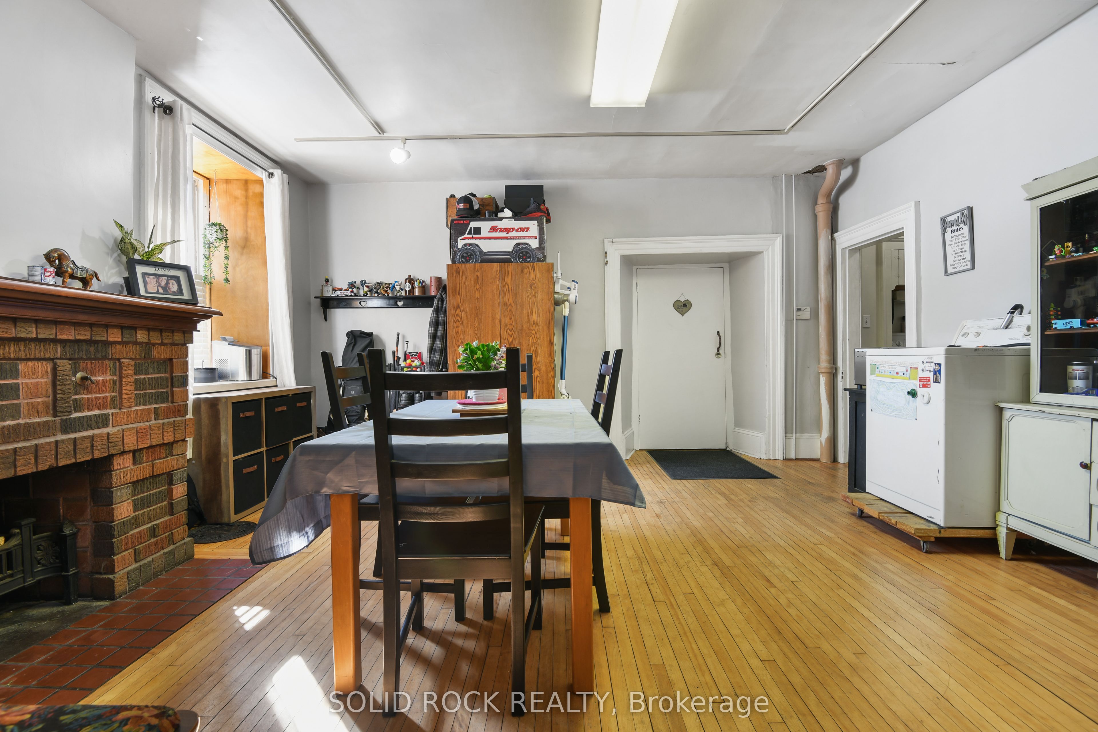 28 Wilson Street W Property Photo 8