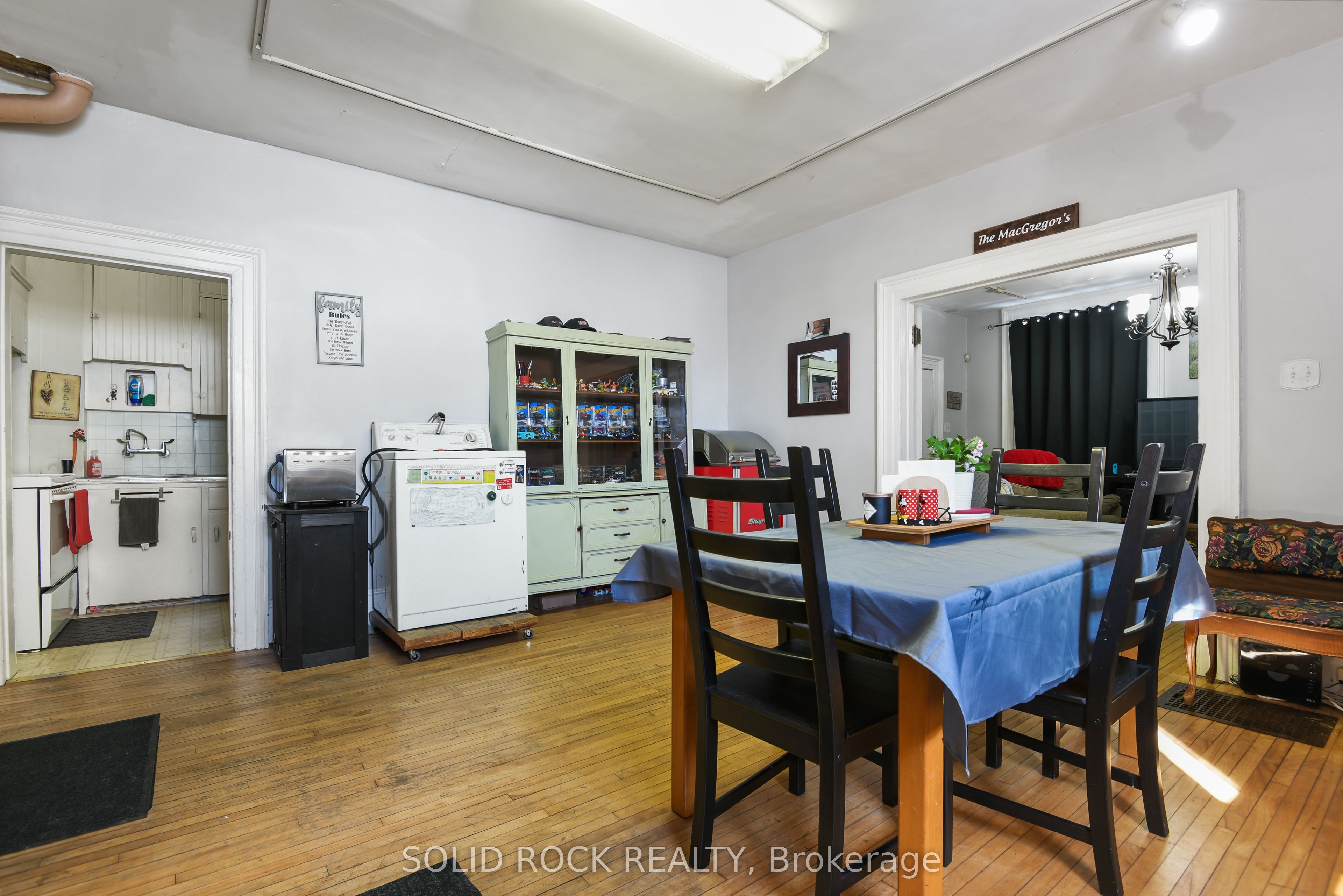 28 Wilson Street W Property Photo 10