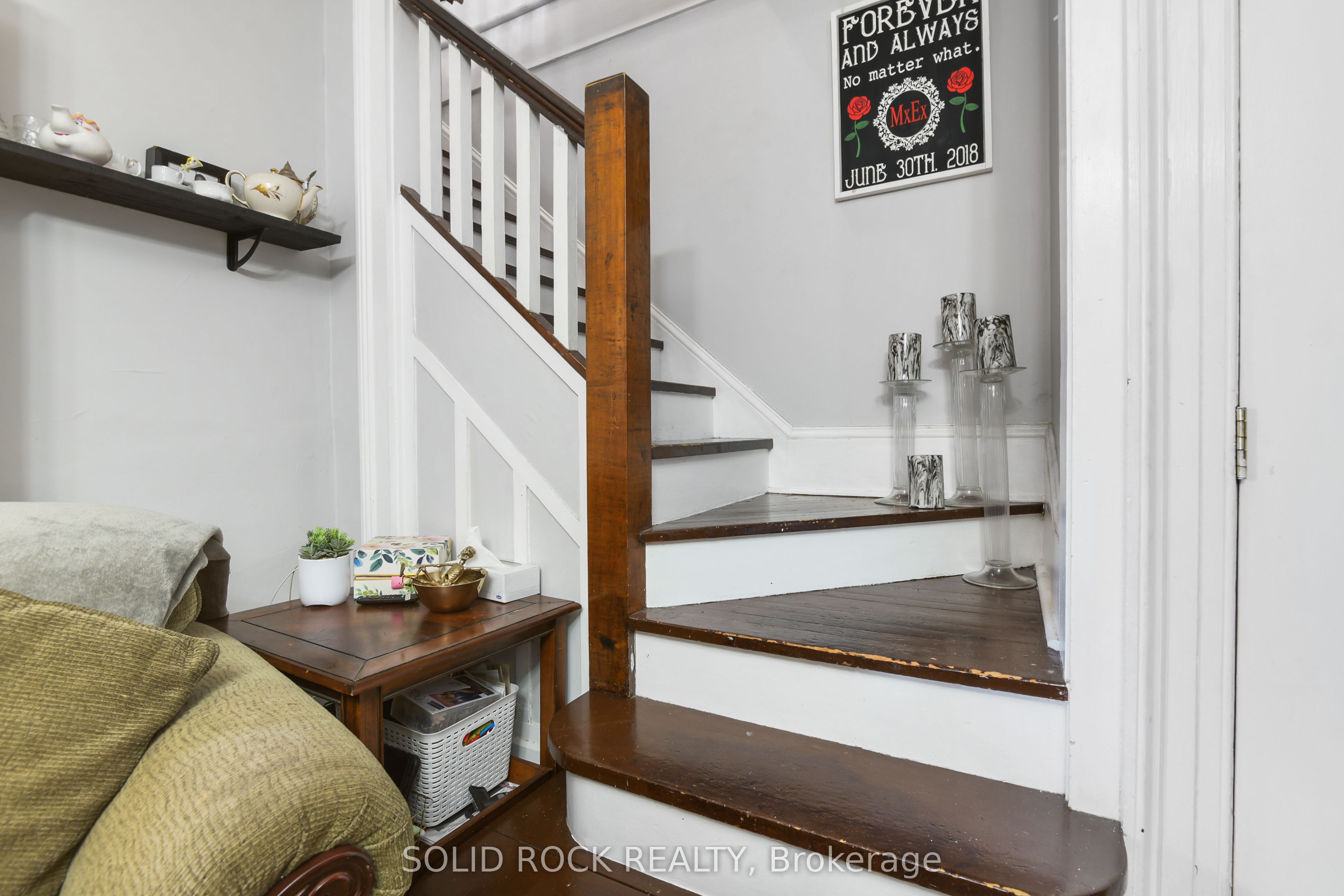 28 Wilson Street W Property Photo 12