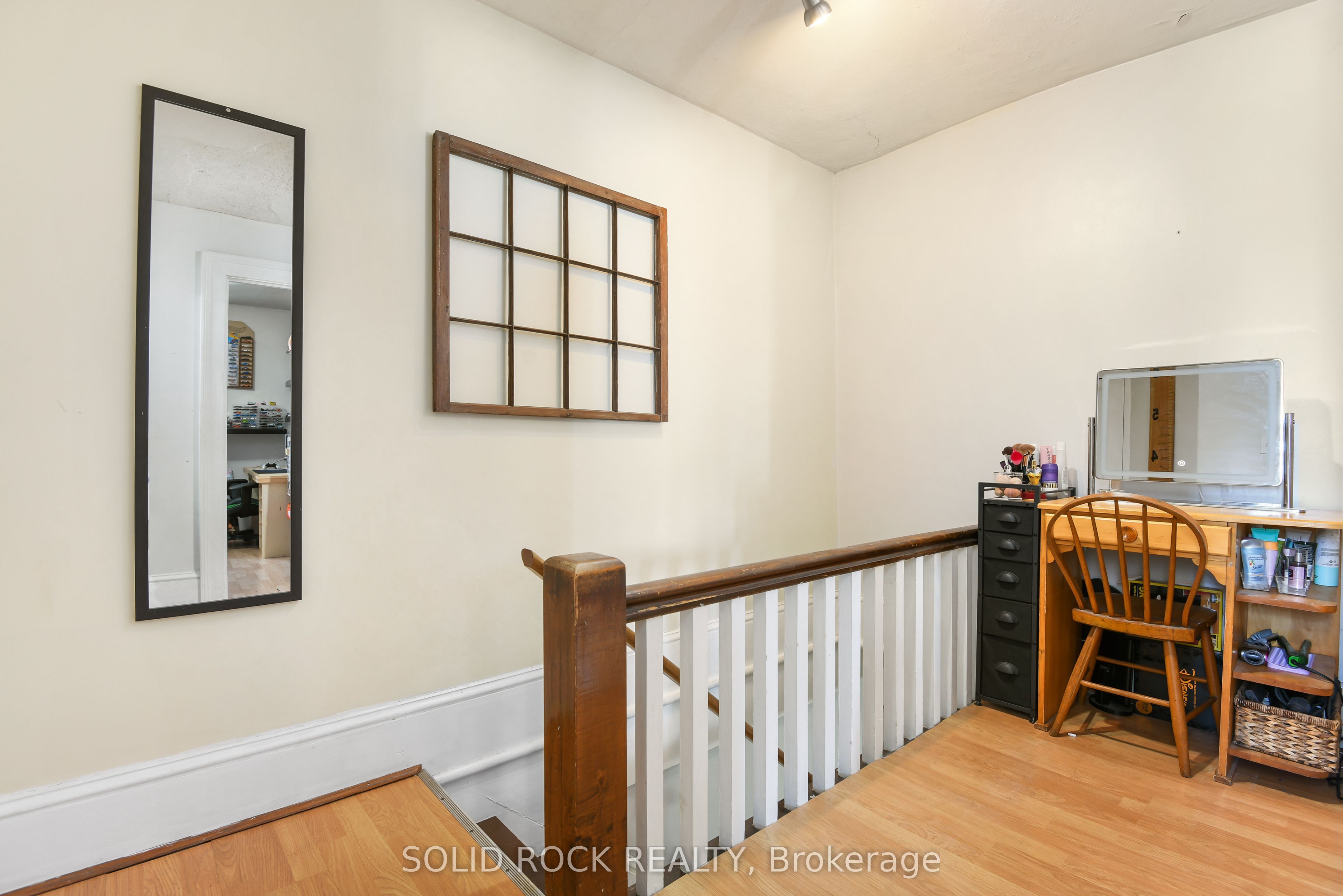 28 Wilson Street W Property Photo 13