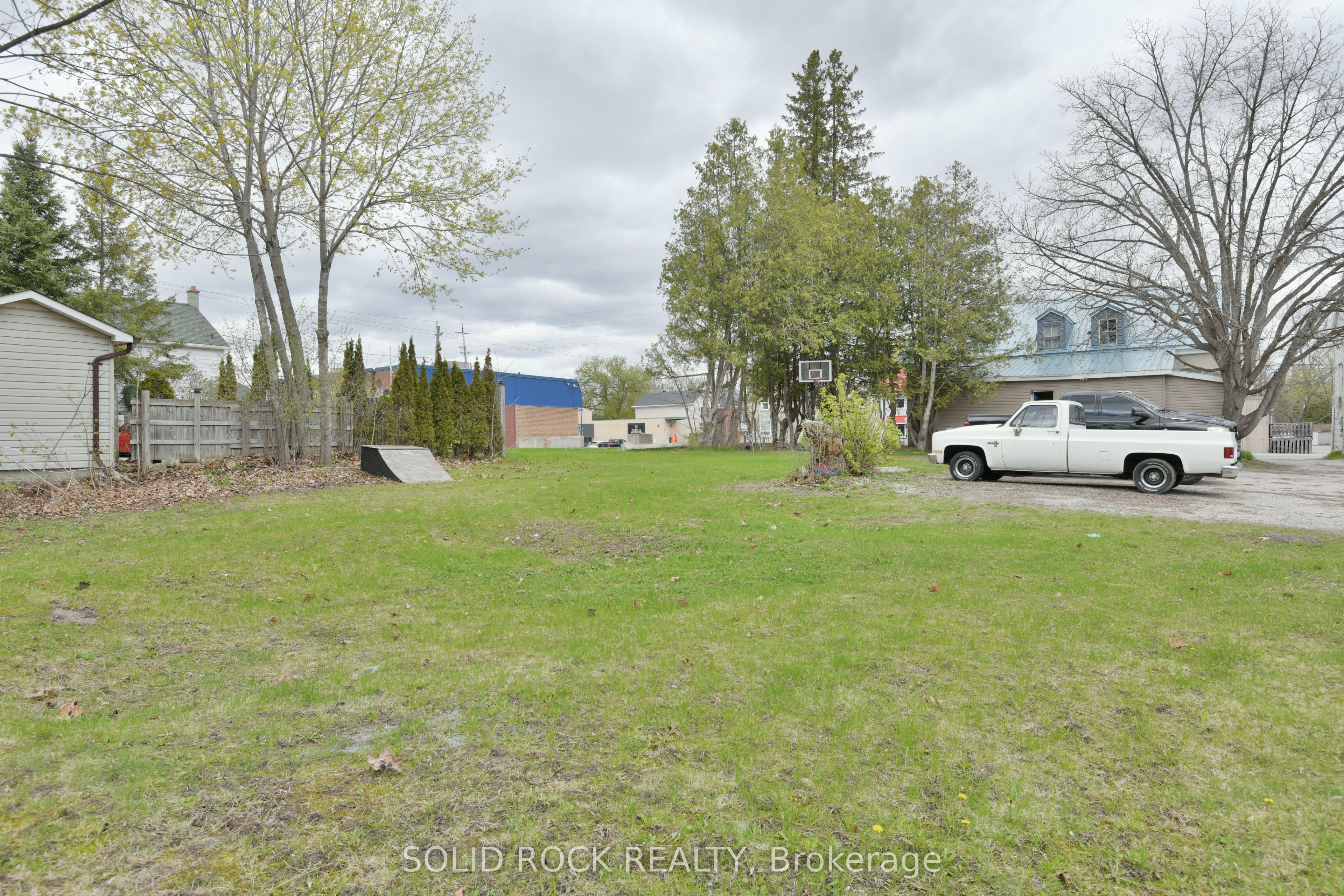 28 Wilson Street W Property Photo 18