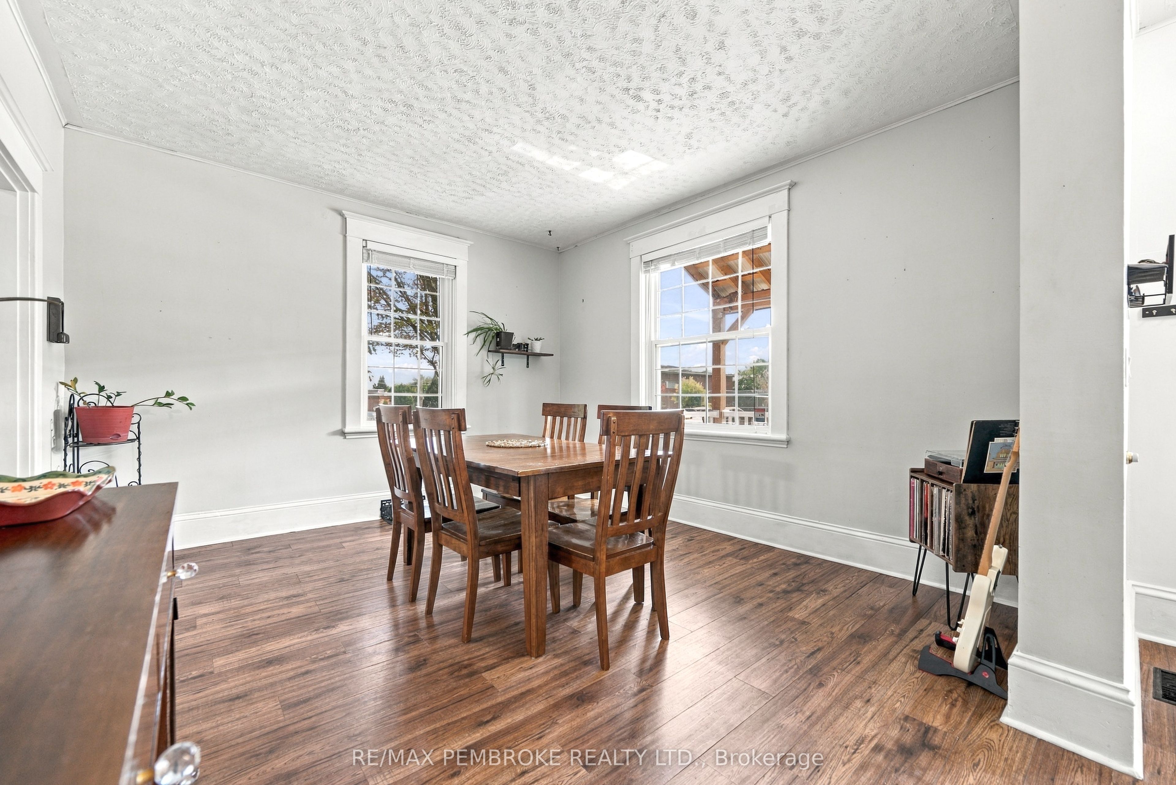 296 First Avenue N Property Photo 8