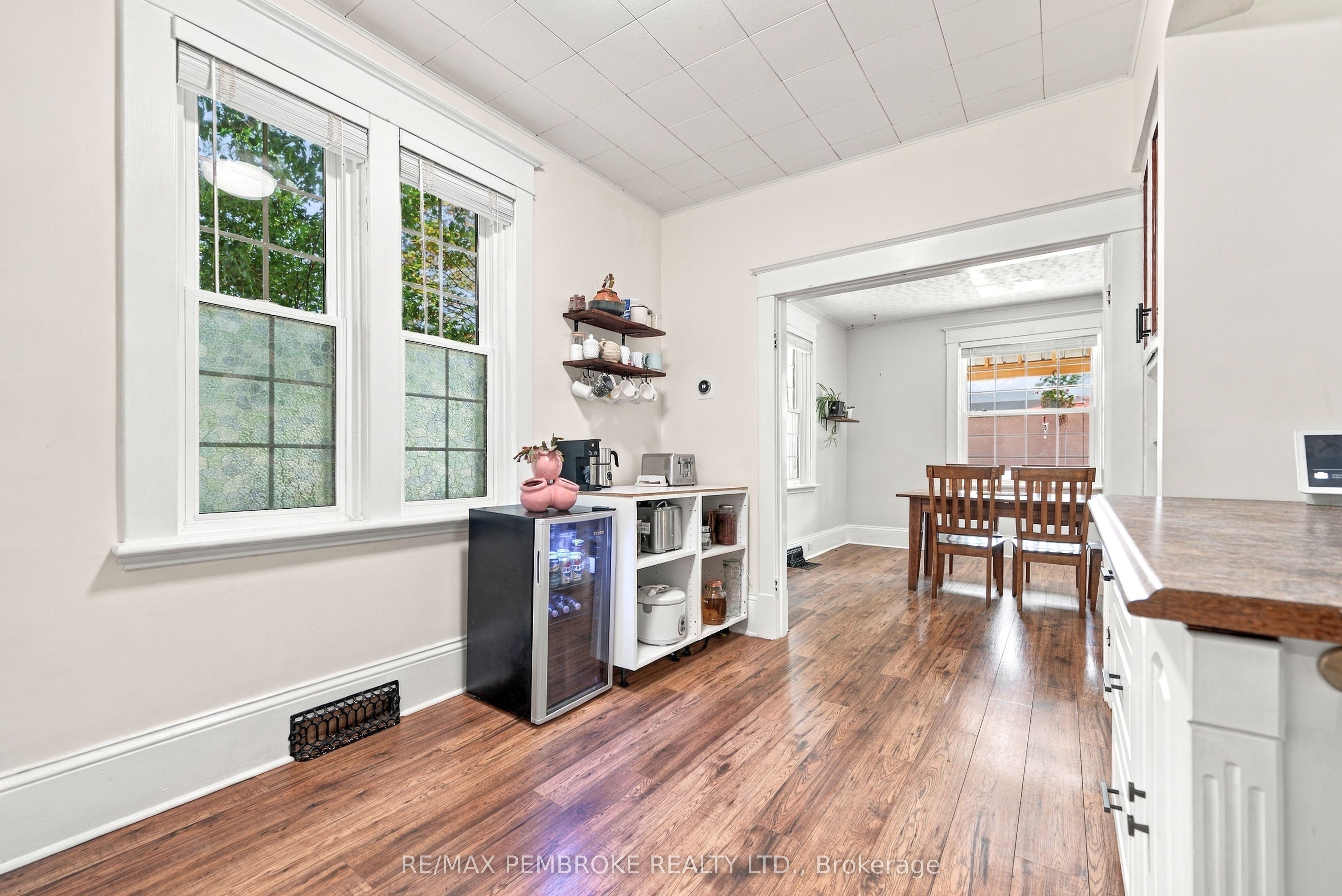 296 First Avenue N Property Photo 10