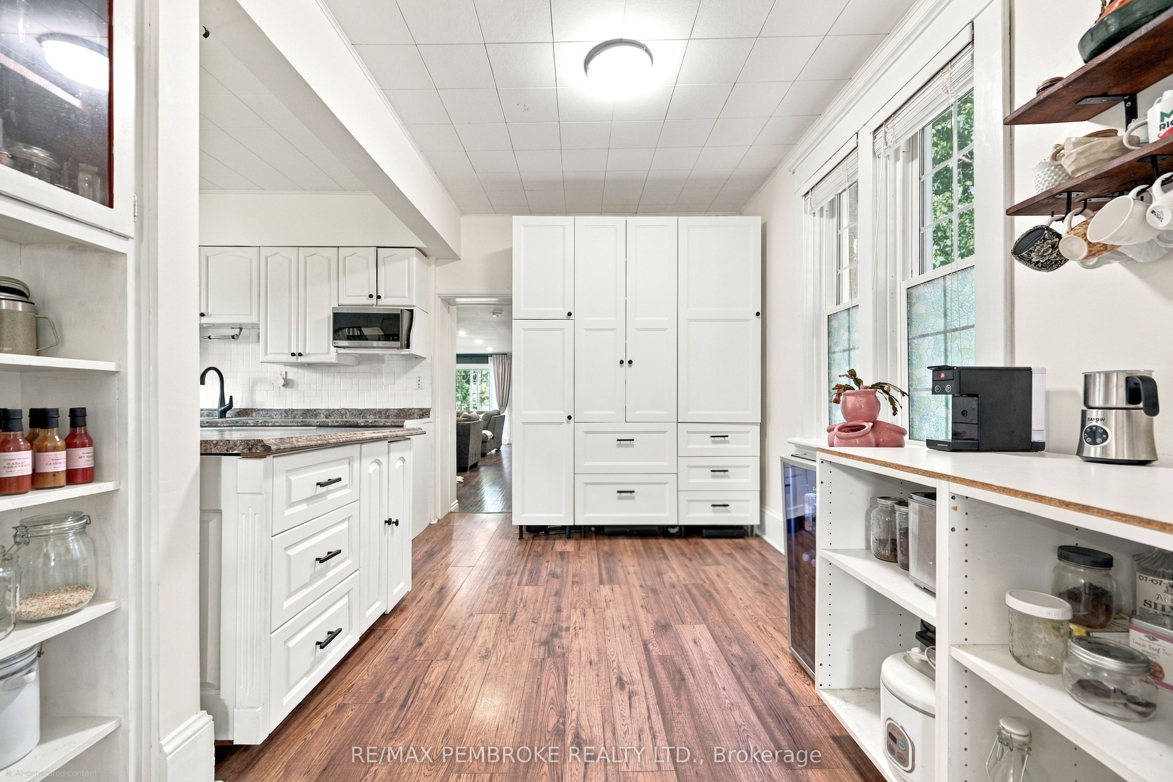 296 First Avenue N Property Photo 11