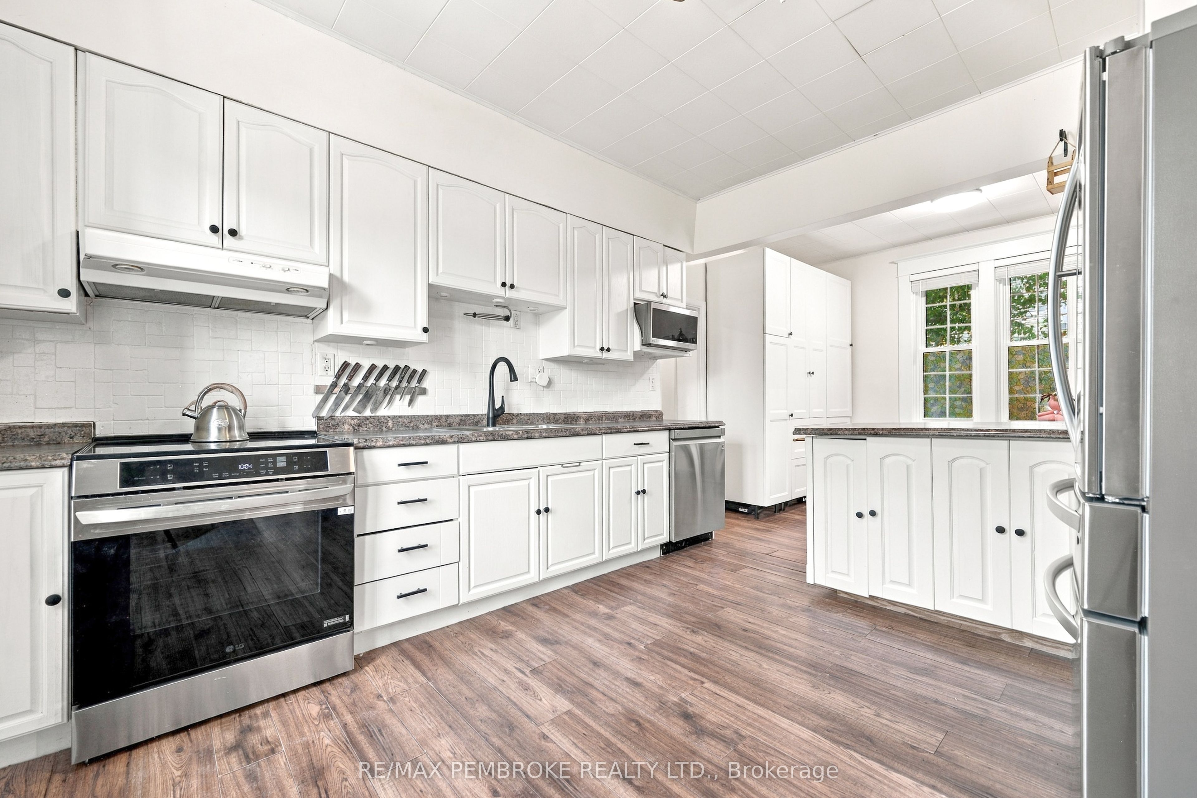 296 First Avenue N Property Photo 15