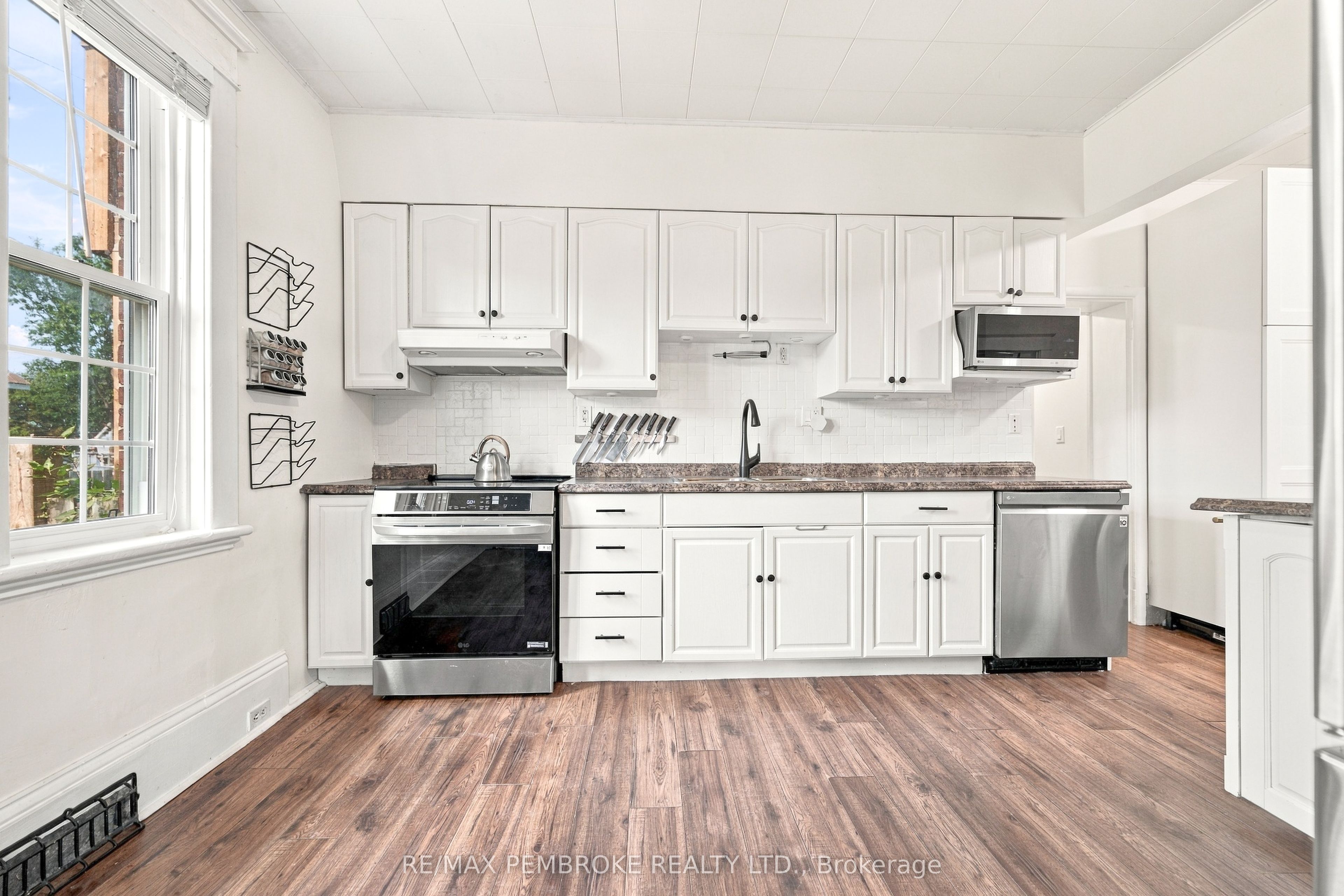 296 First Avenue N Property Photo 16