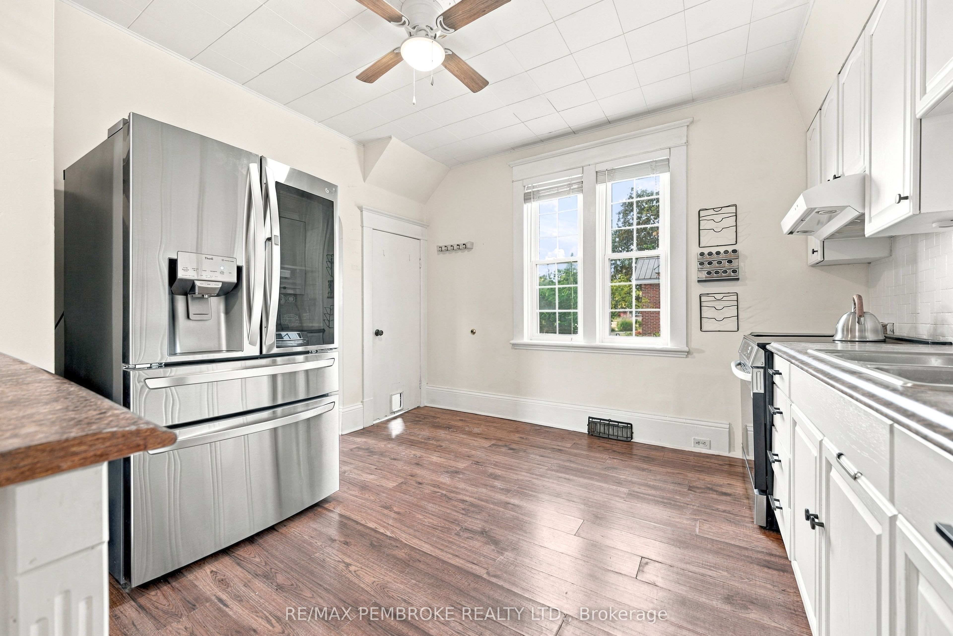 296 First Avenue N Property Photo 17