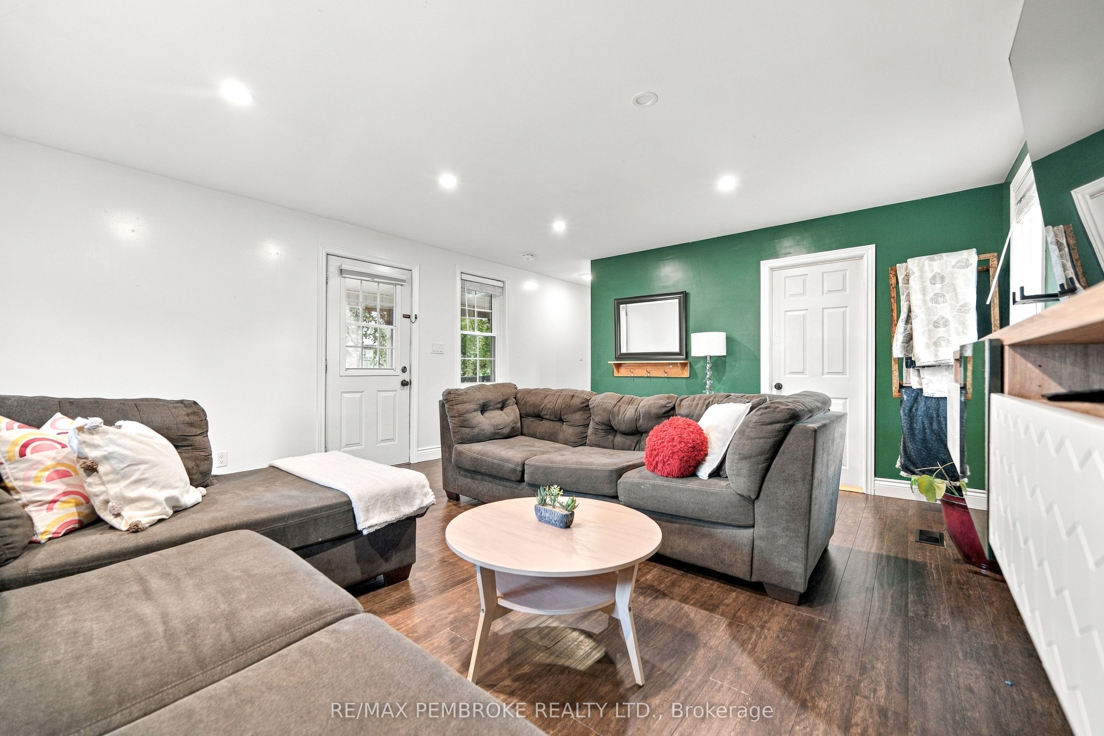 296 First Avenue N Property Photo 22