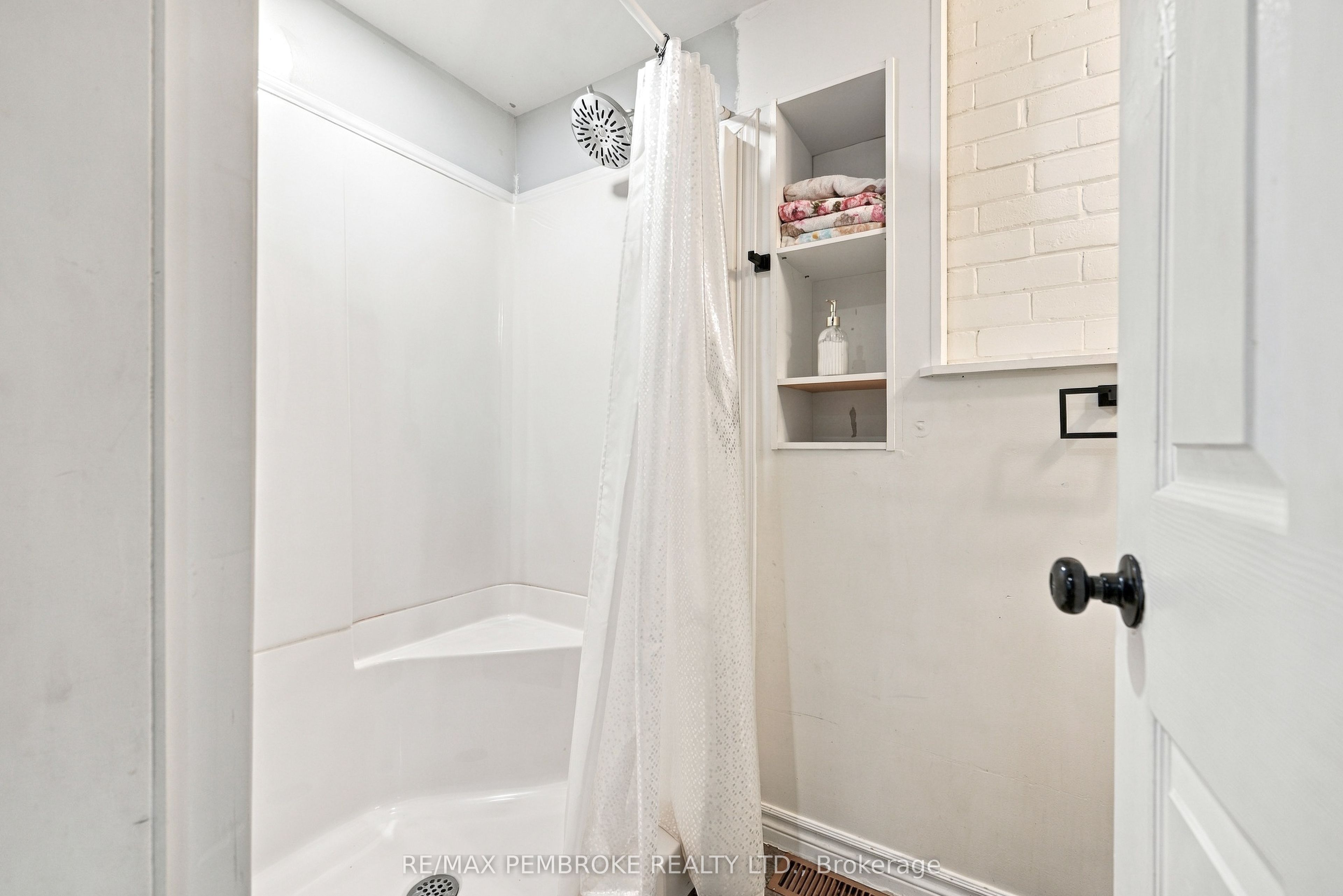 296 First Avenue N Property Photo 23
