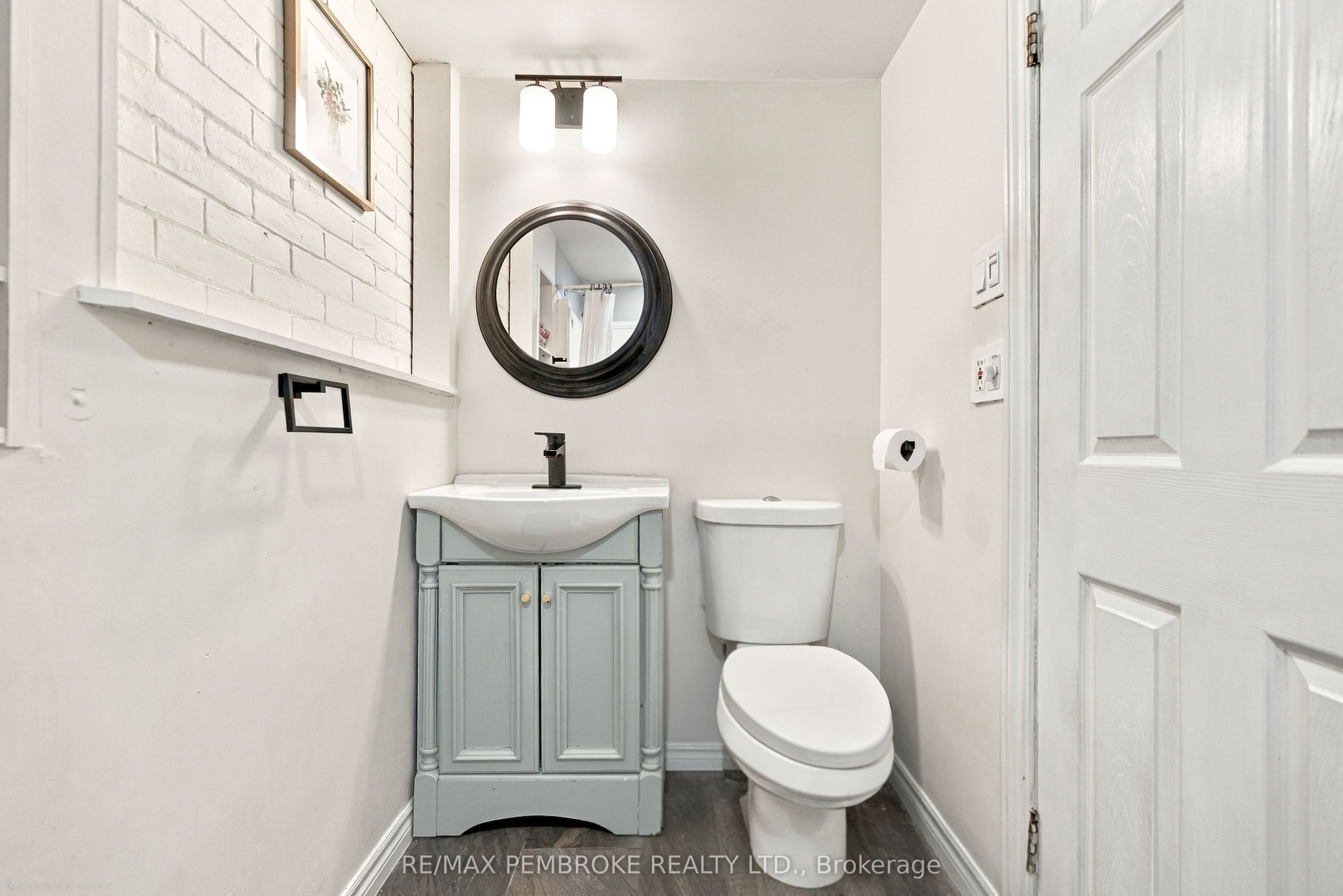 296 First Avenue N Property Photo 24