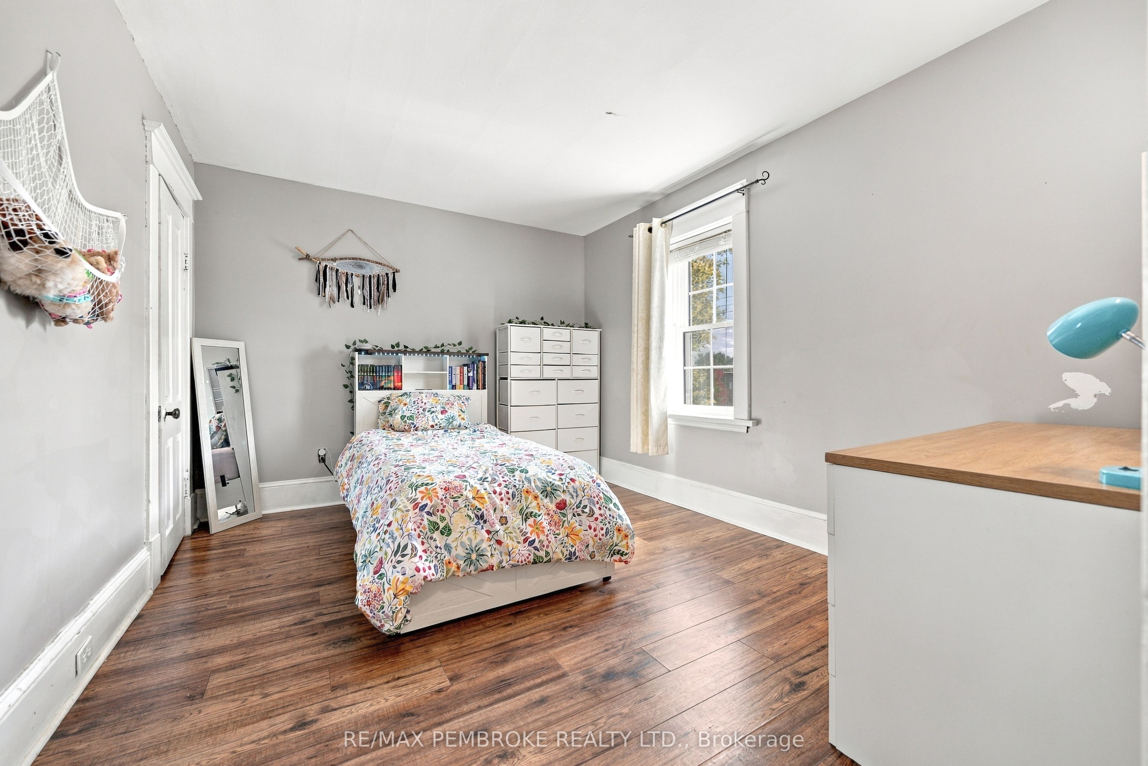 296 First Avenue N Property Photo 25