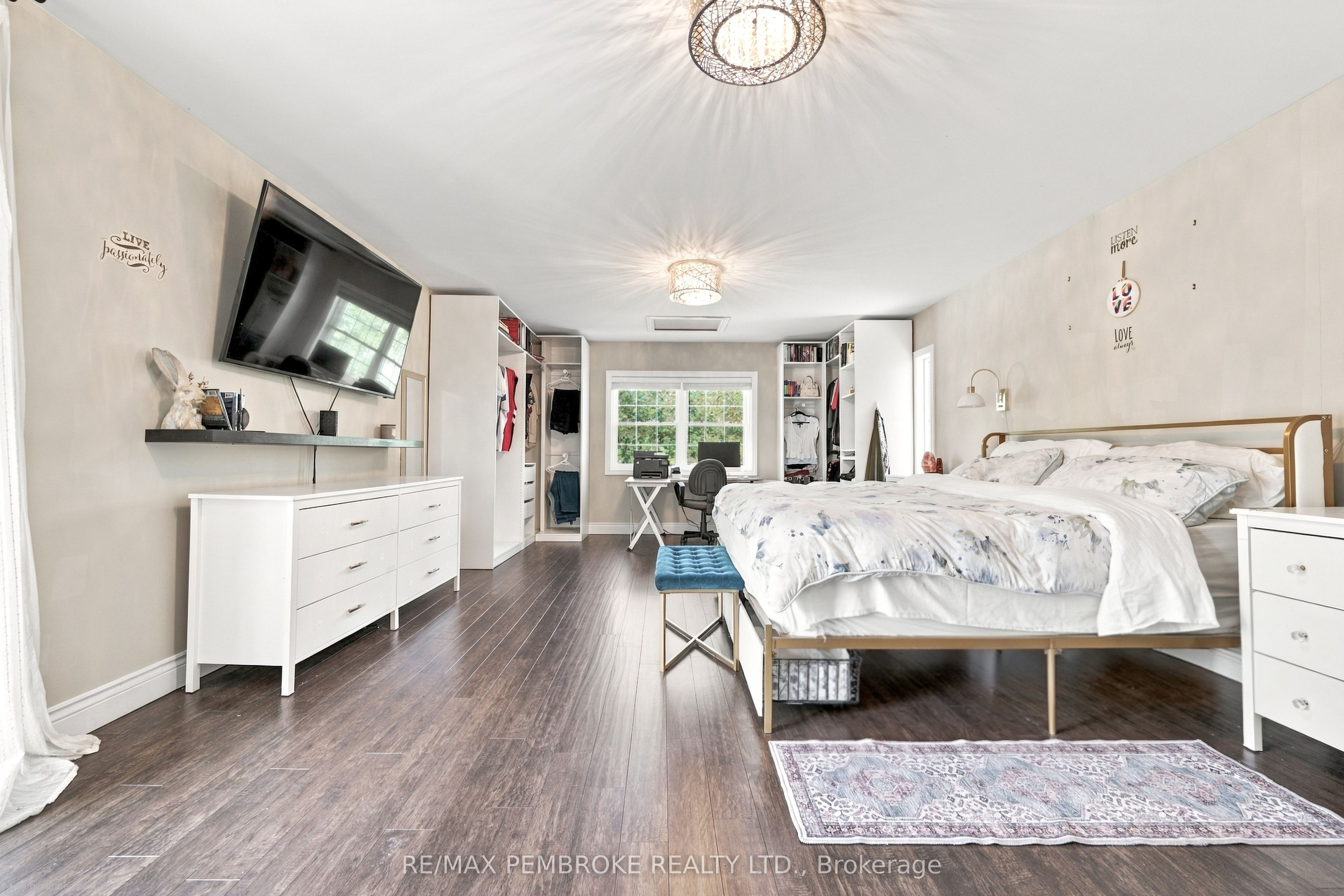 296 First Avenue N Property Photo 30