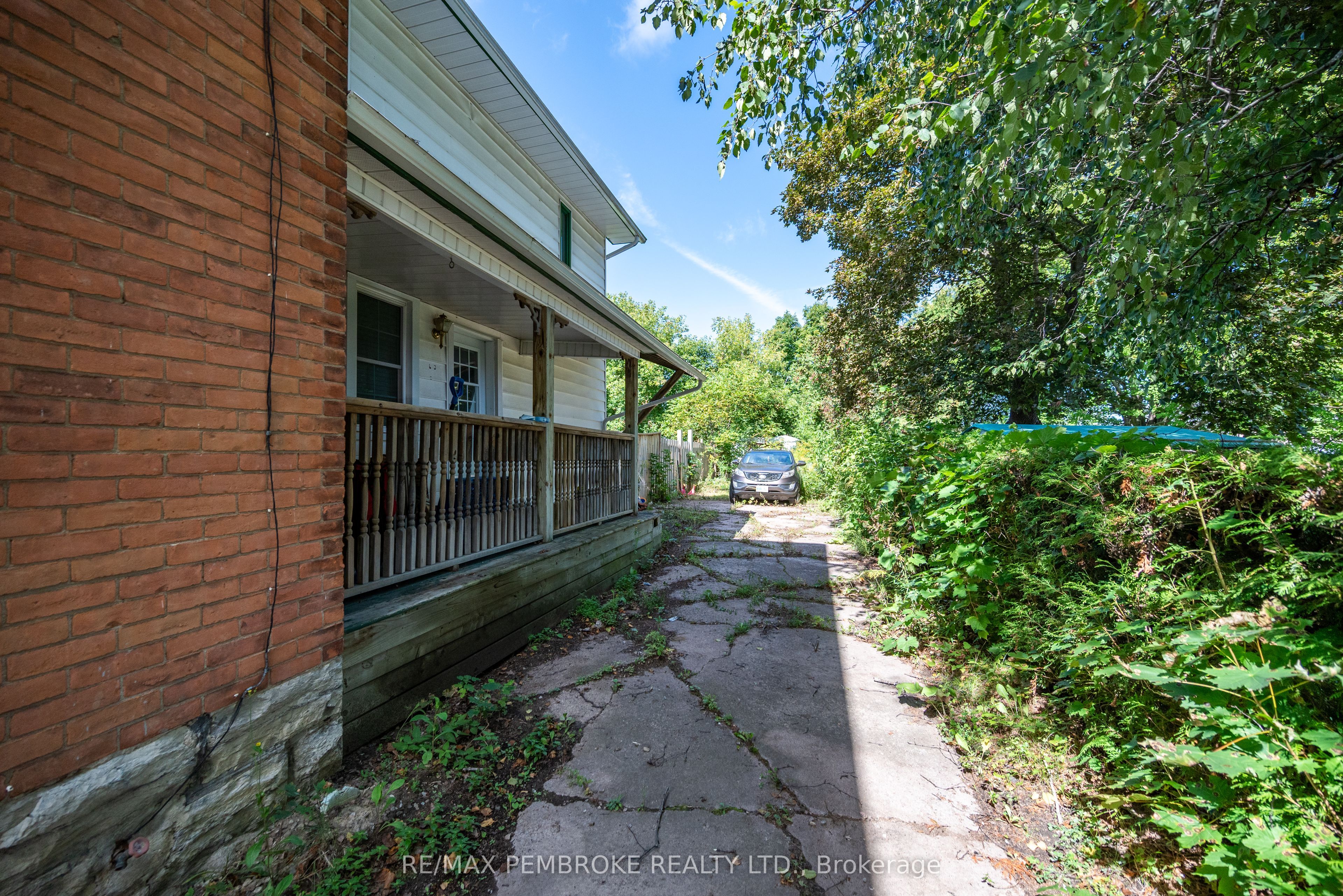 296 First Avenue N Property Photo 49