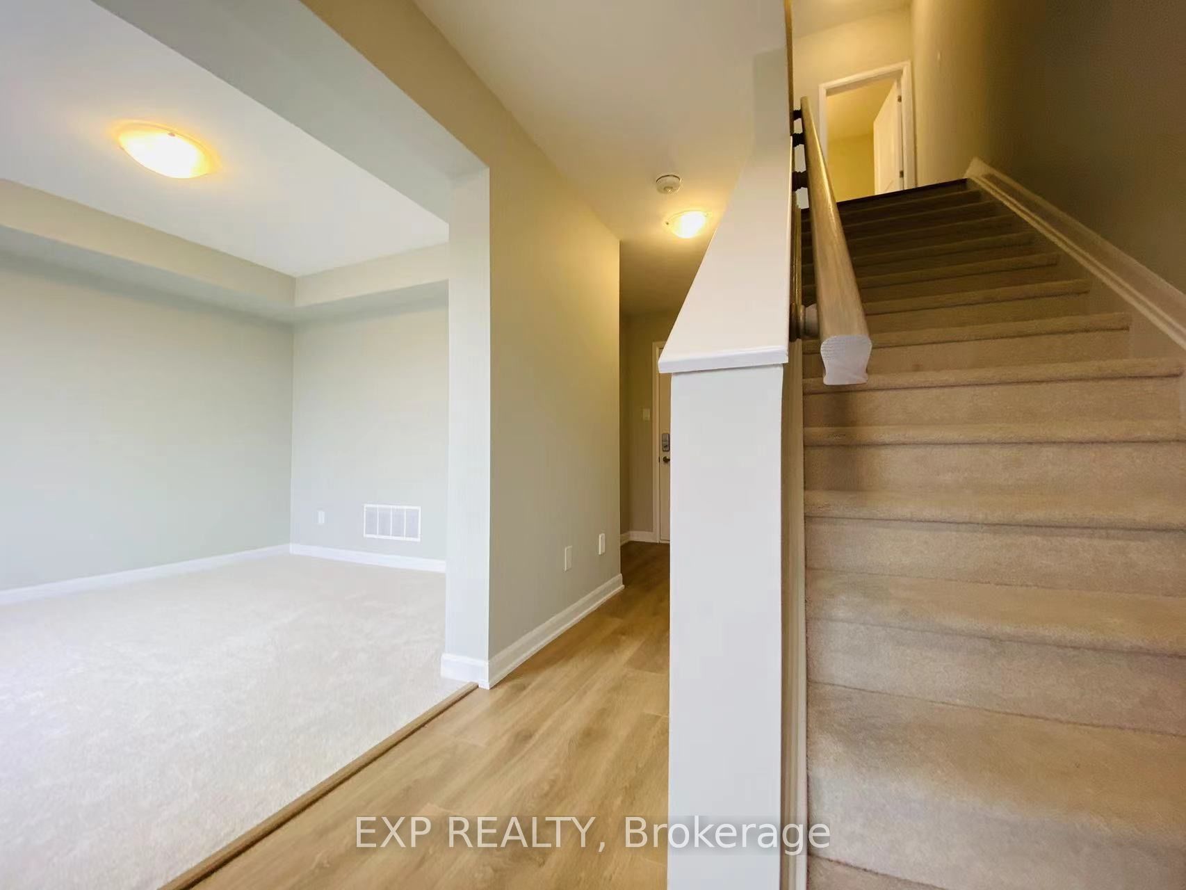 1075 Speedvale Court Property Photo 5