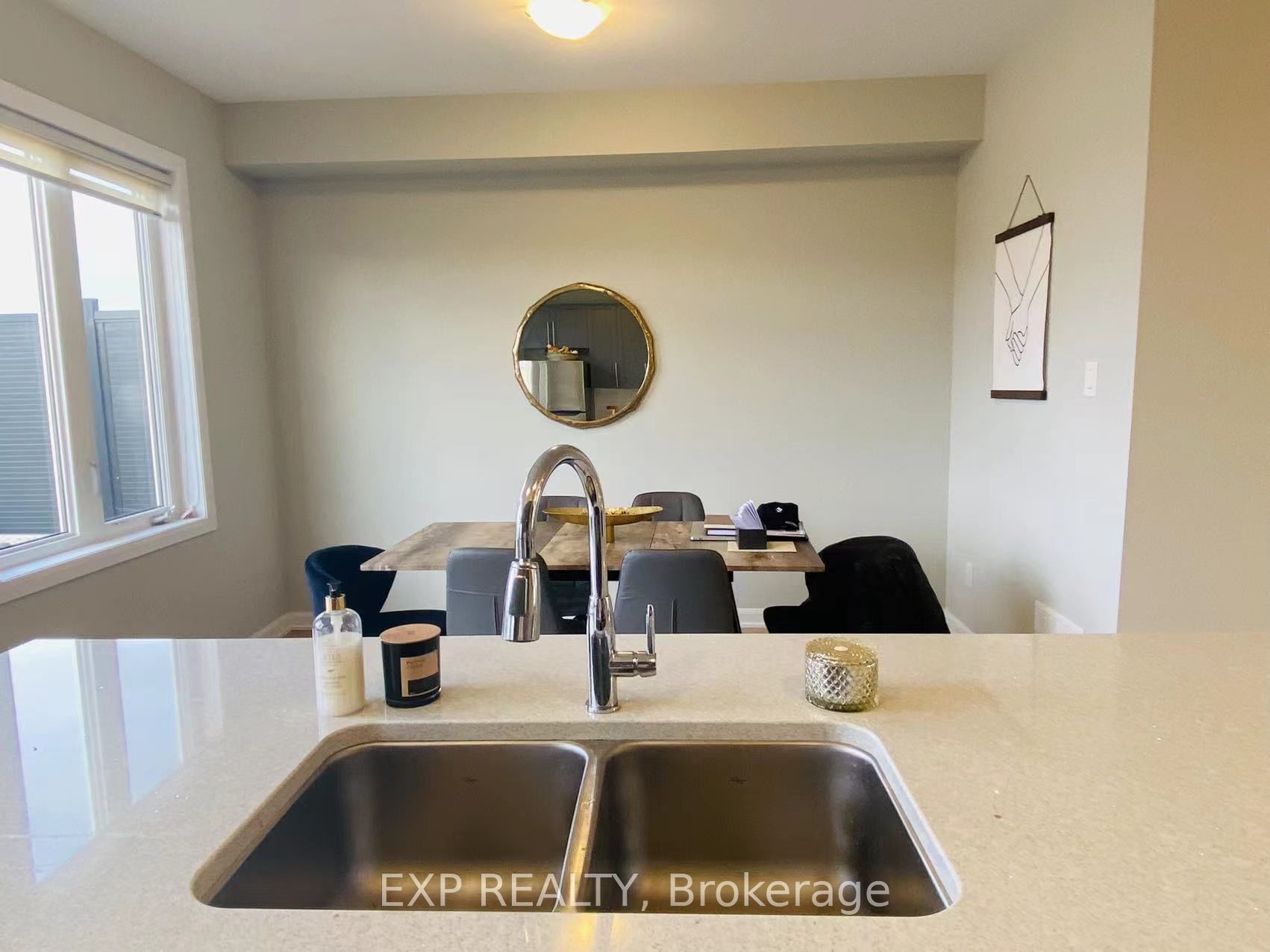 1075 Speedvale Court Property Photo 12