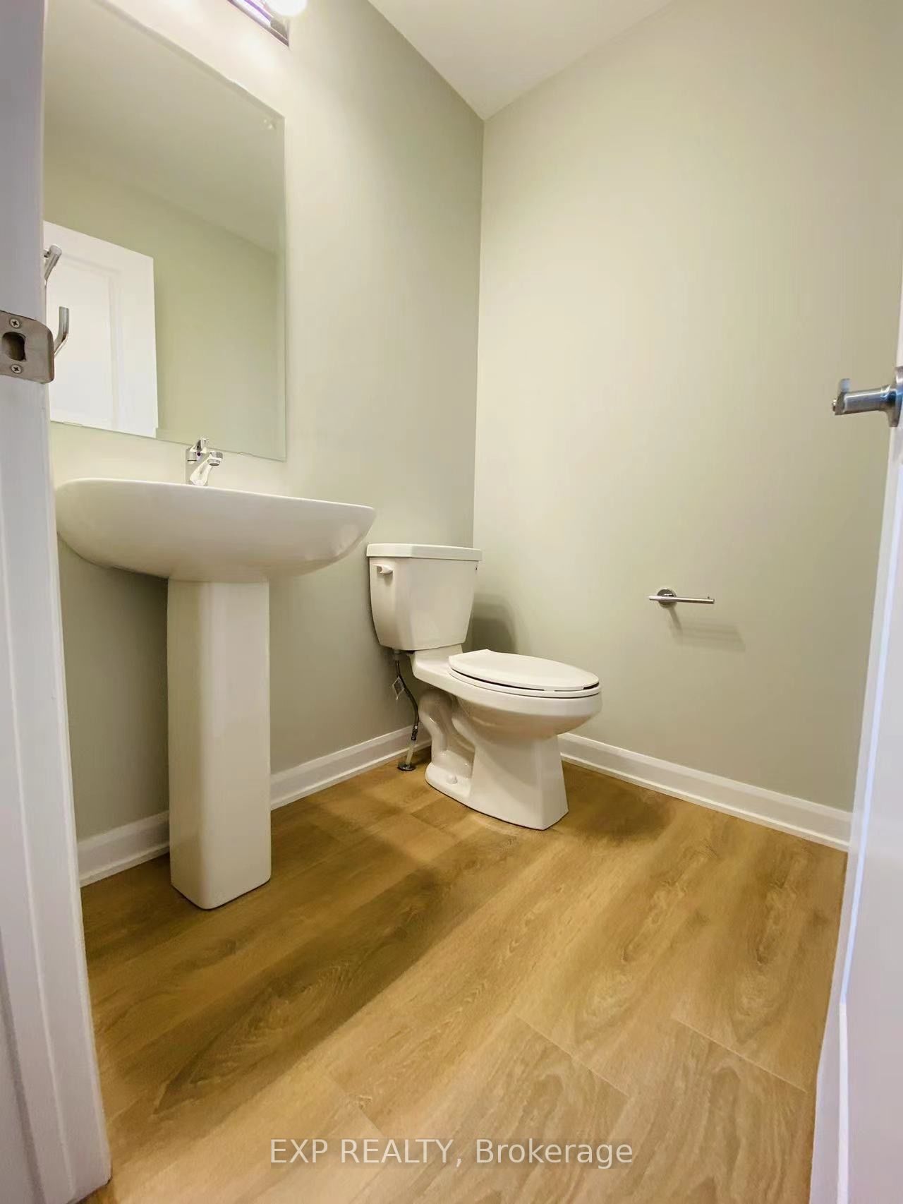 1075 Speedvale Court Property Photo 14
