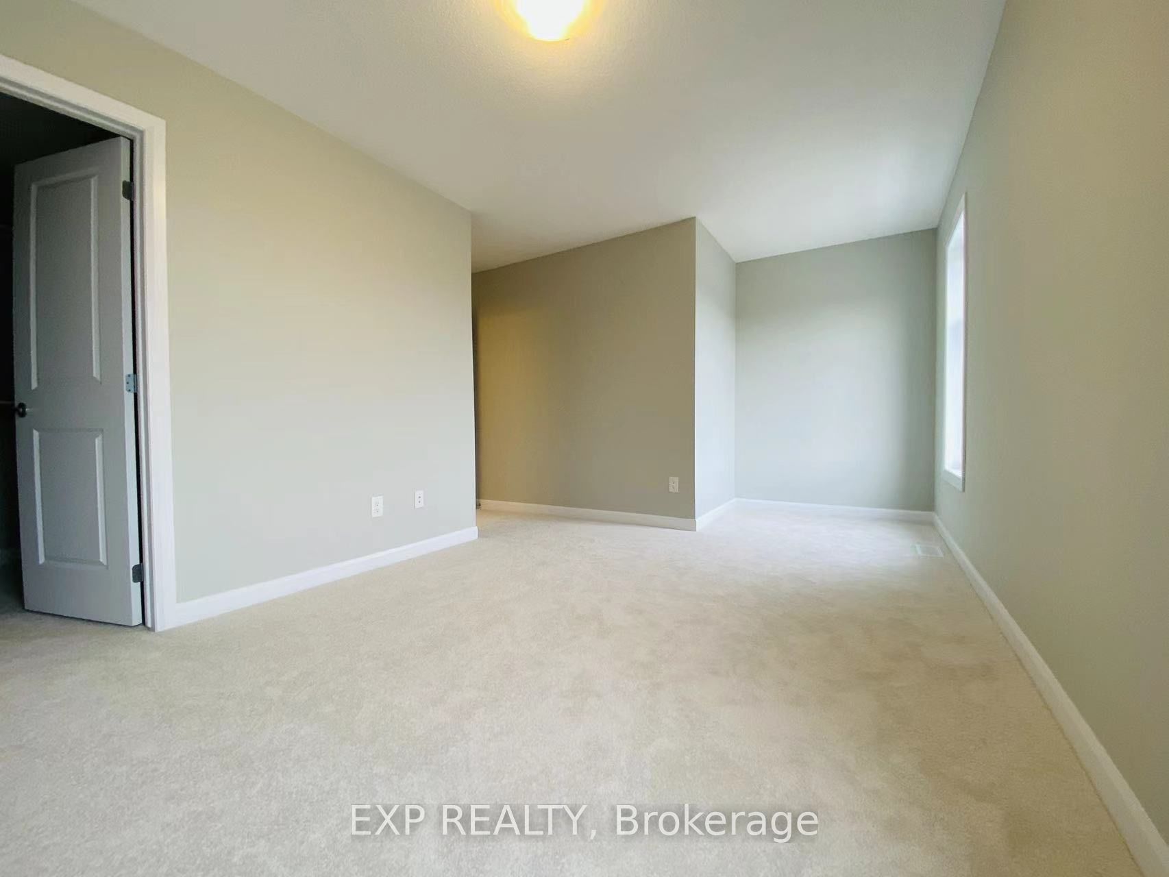 1075 Speedvale Court Property Photo 16