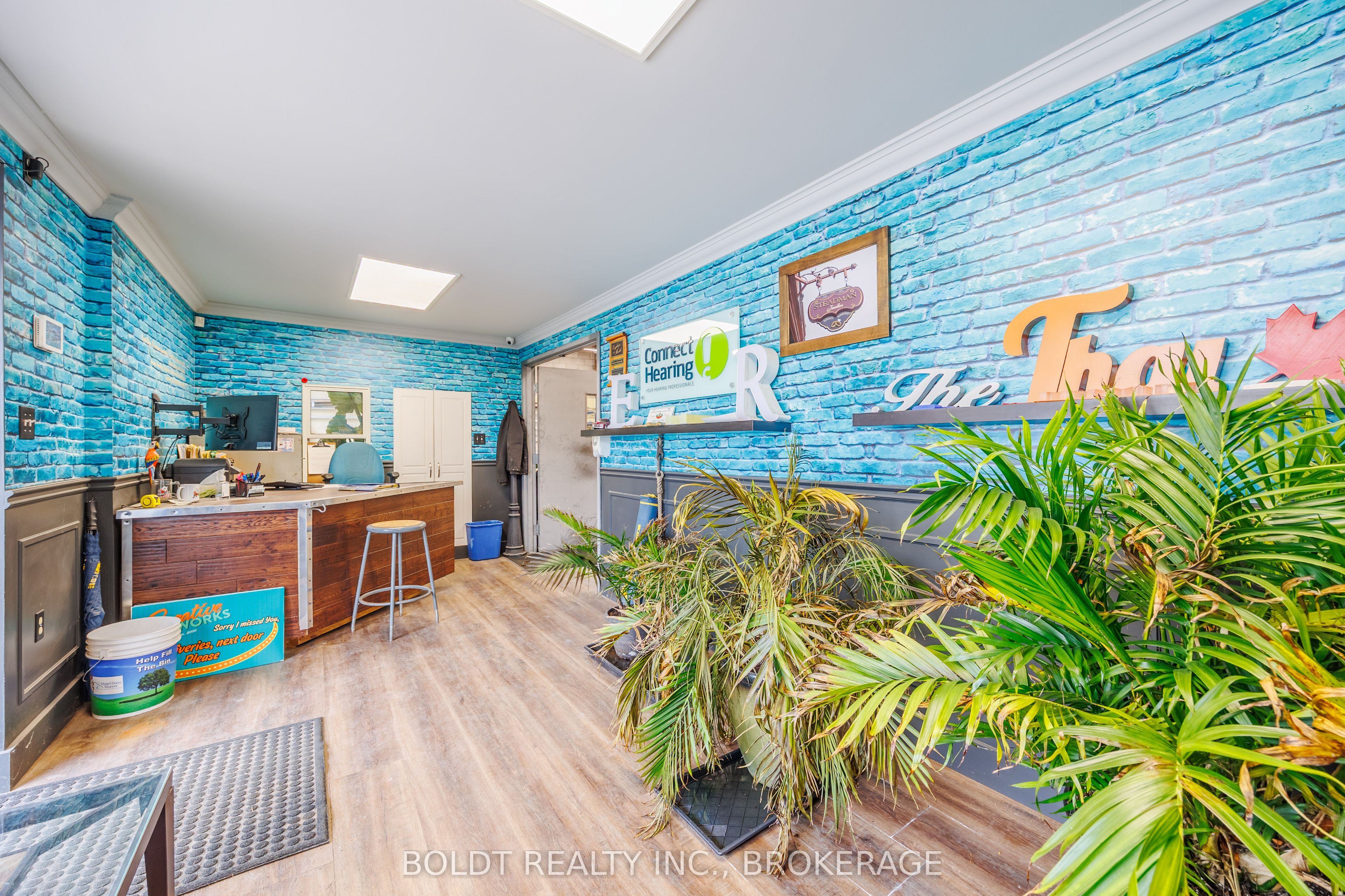 52 Scott Street W 3 Property Photo 4