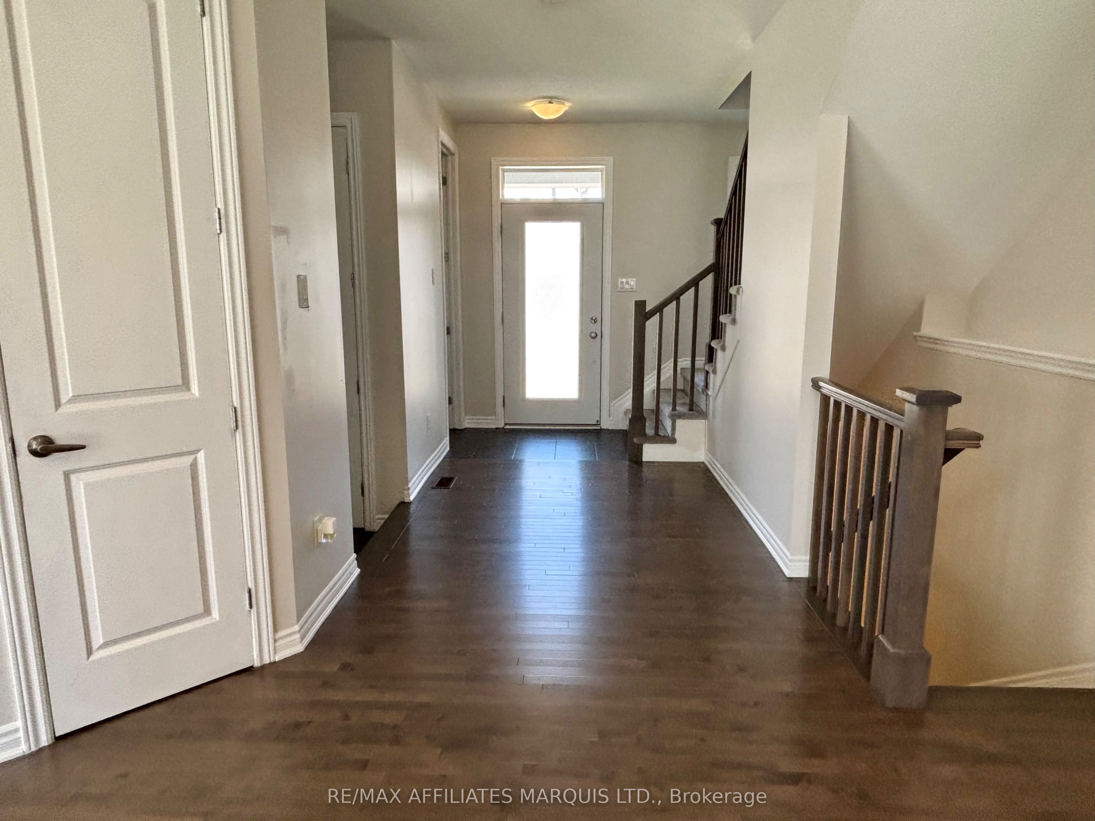 526 Sturnidae Street Property Photo 4