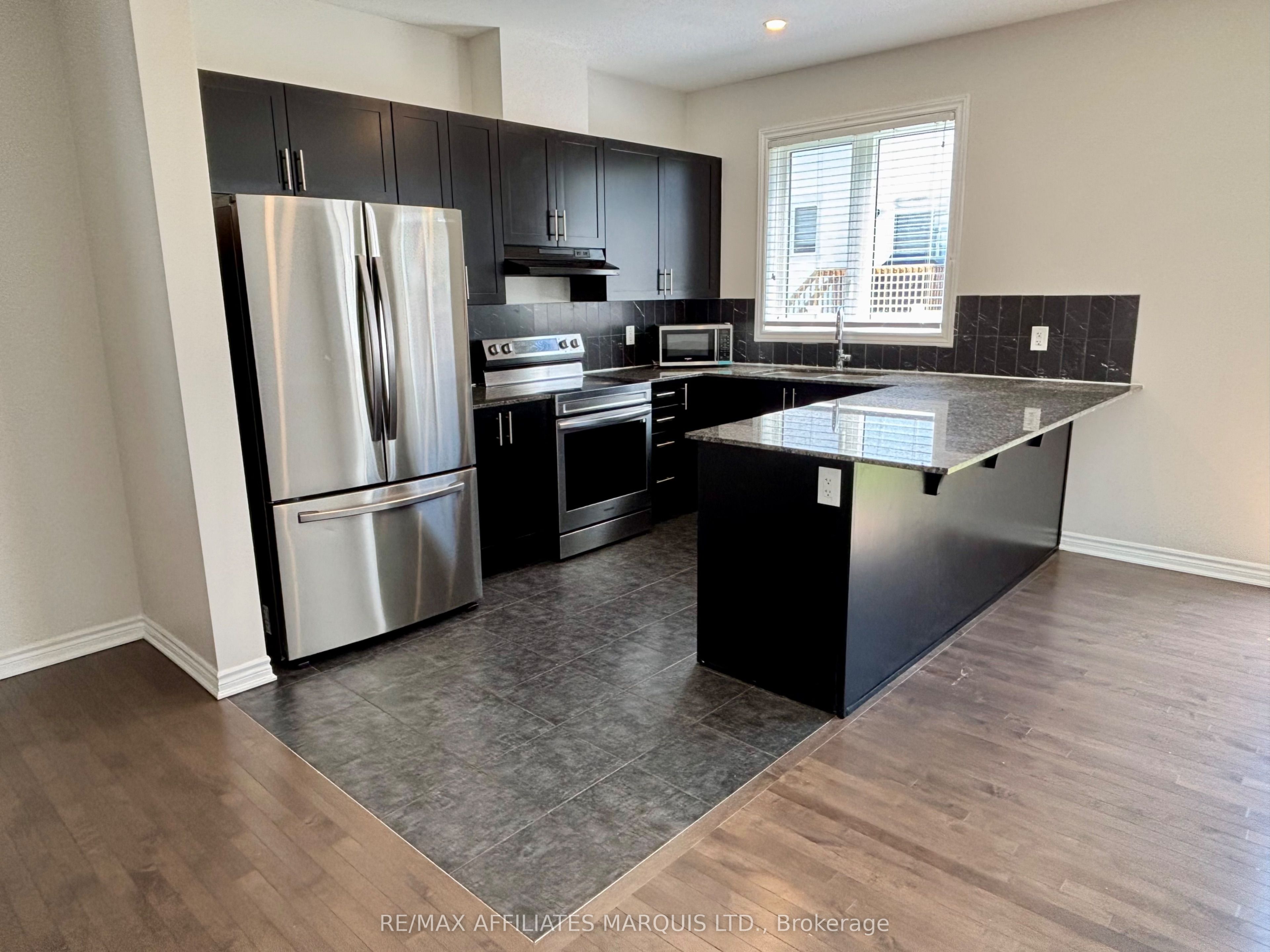 526 Sturnidae Street Property Photo 6