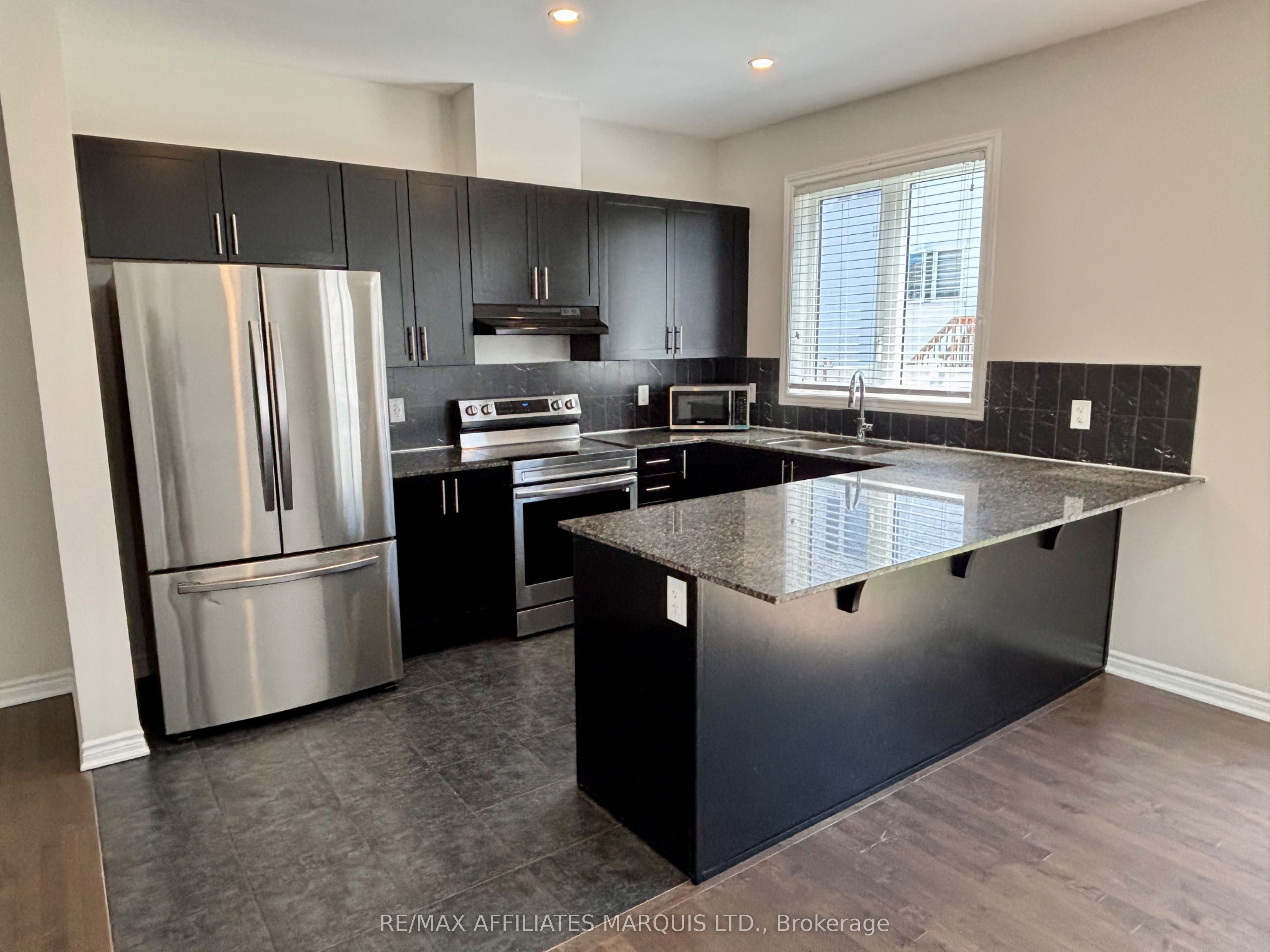 526 Sturnidae Street Property Photo 7