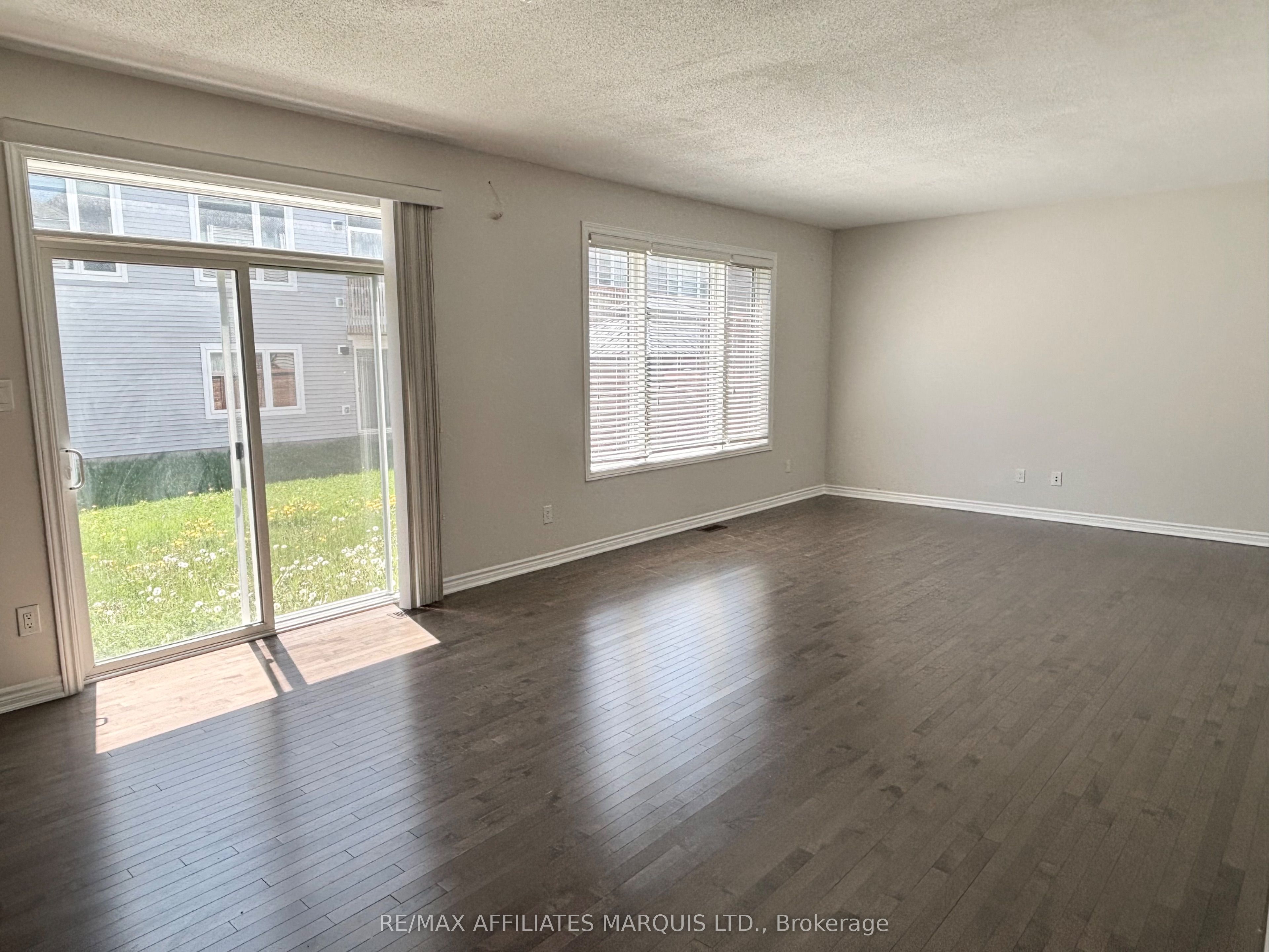 526 Sturnidae Street Property Photo 10