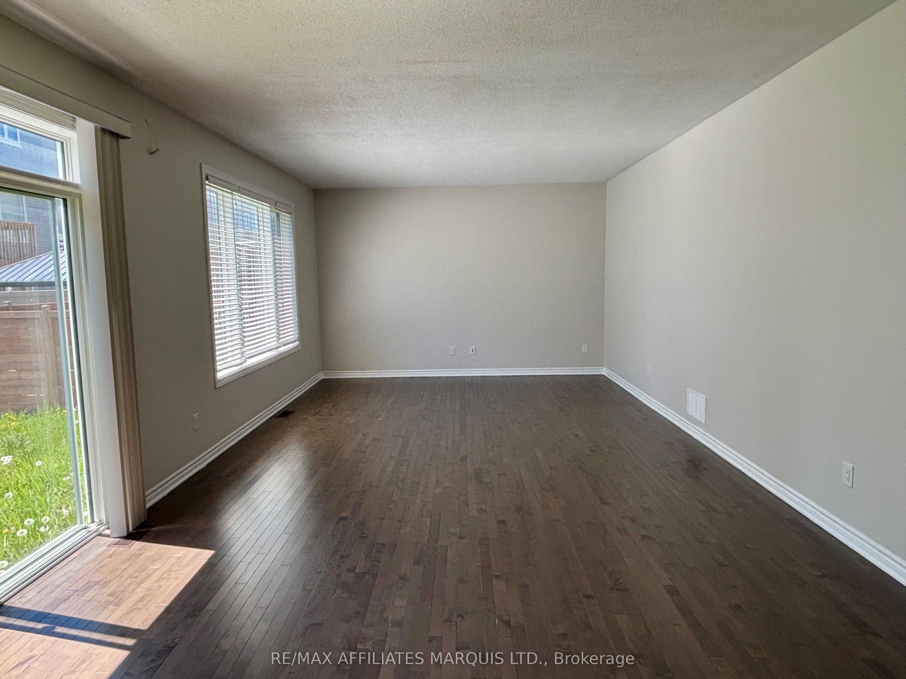 526 Sturnidae Street Property Photo 13