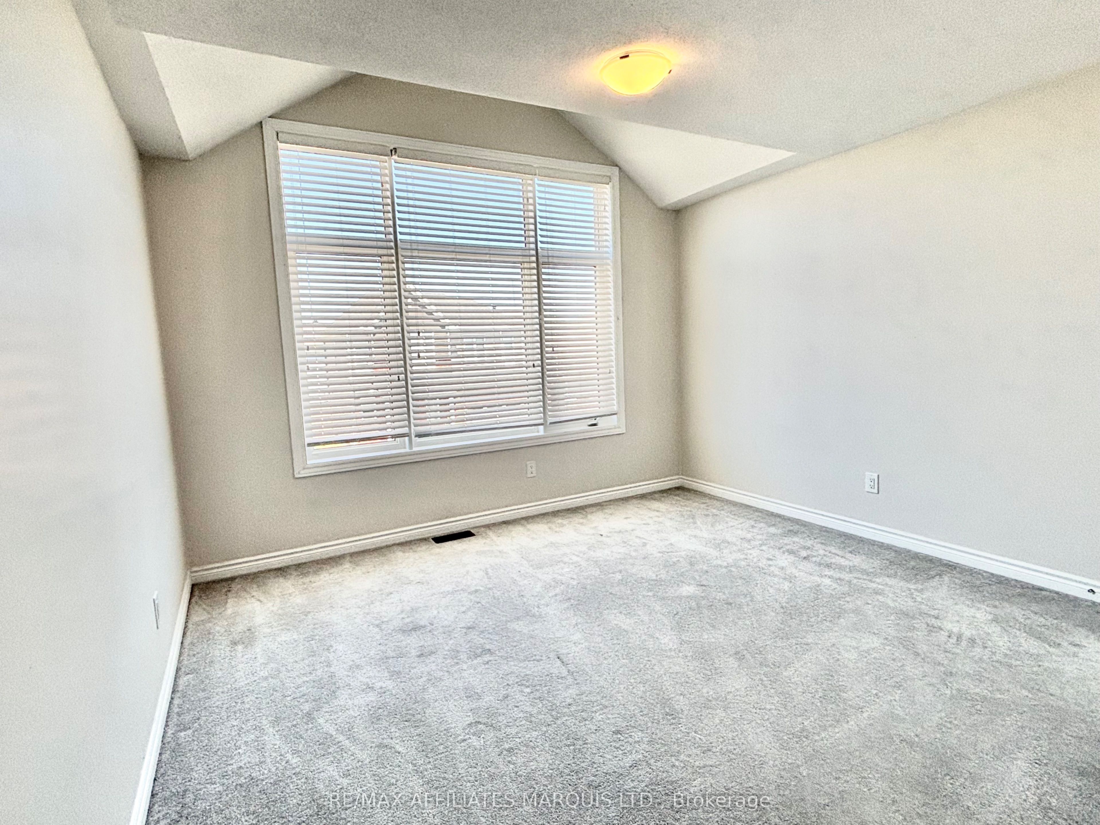526 Sturnidae Street Property Photo 26
