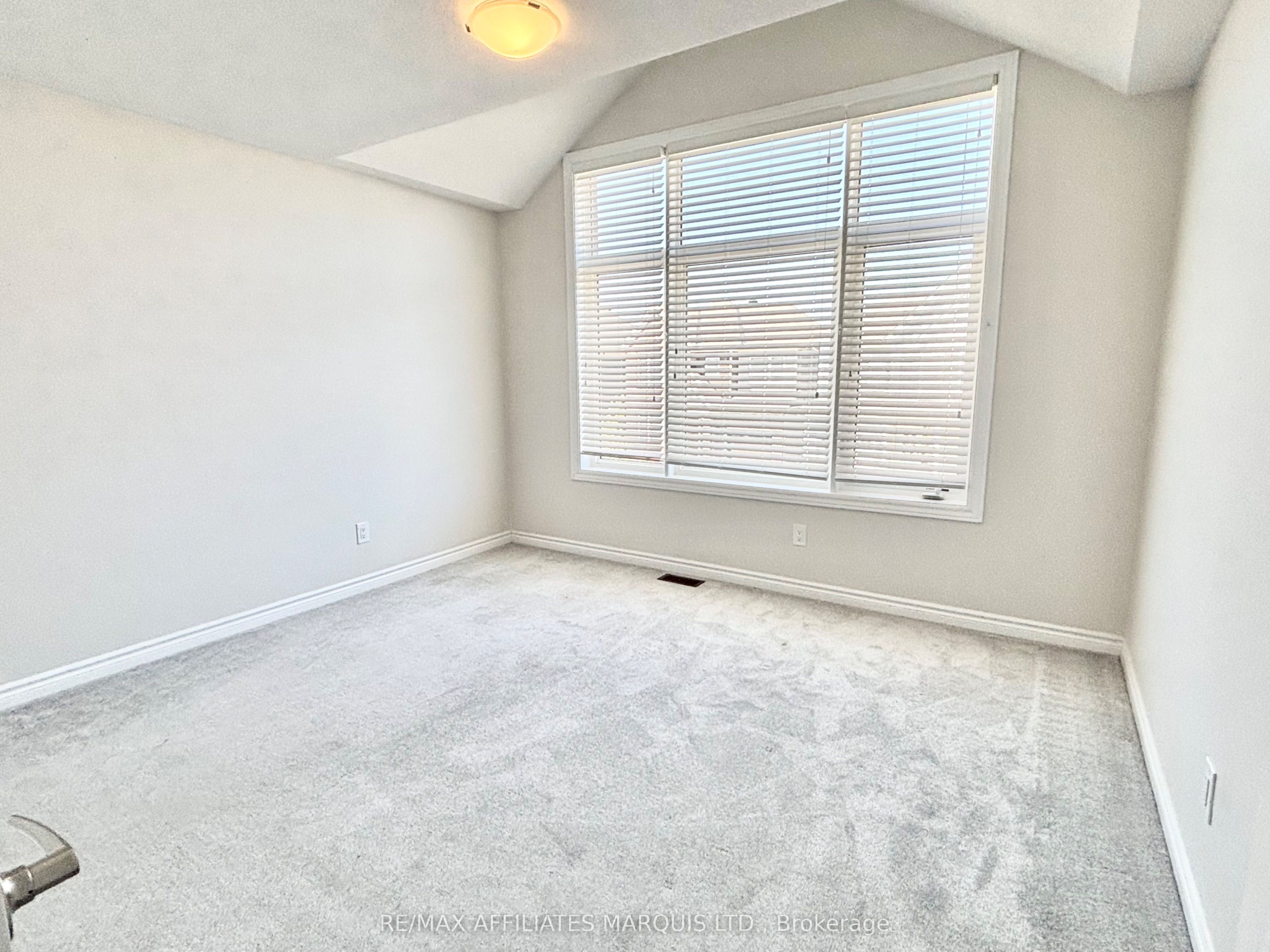 526 Sturnidae Street Property Photo 27