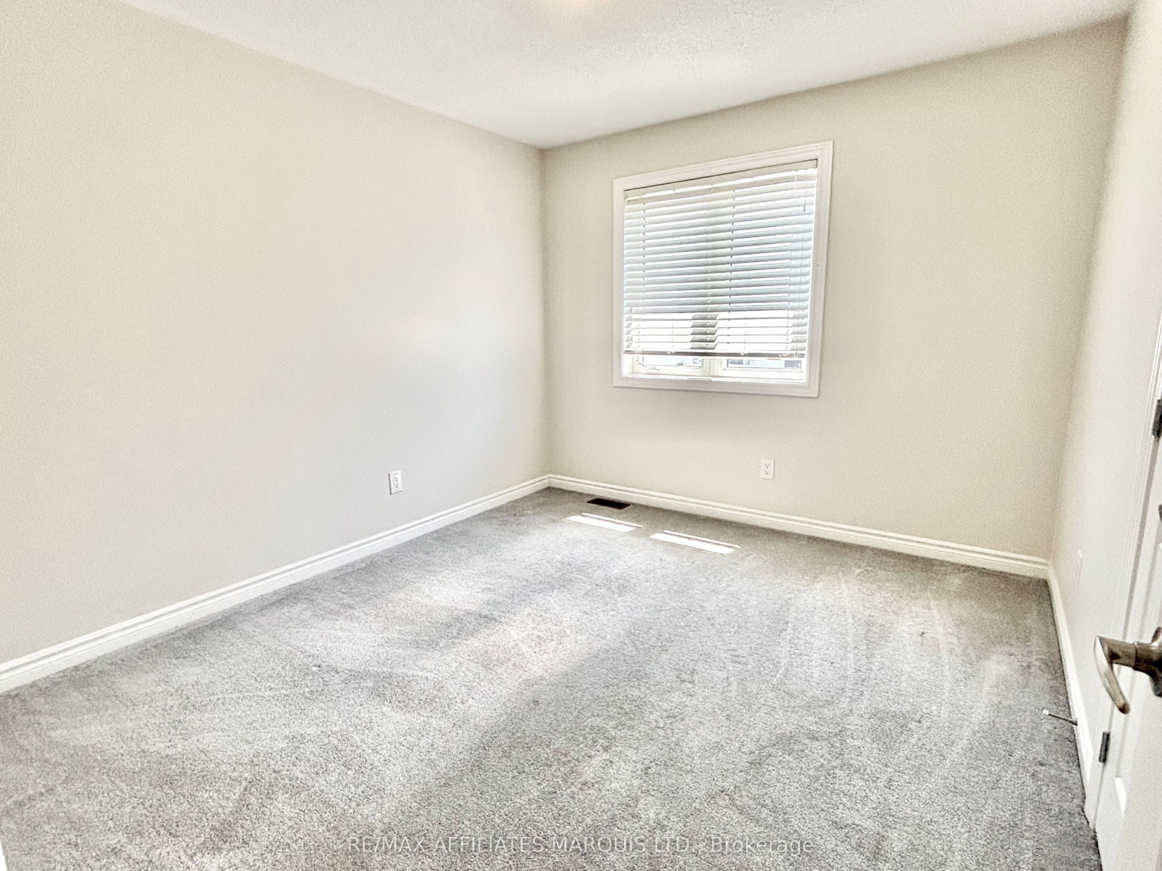 526 Sturnidae Street Property Photo 31
