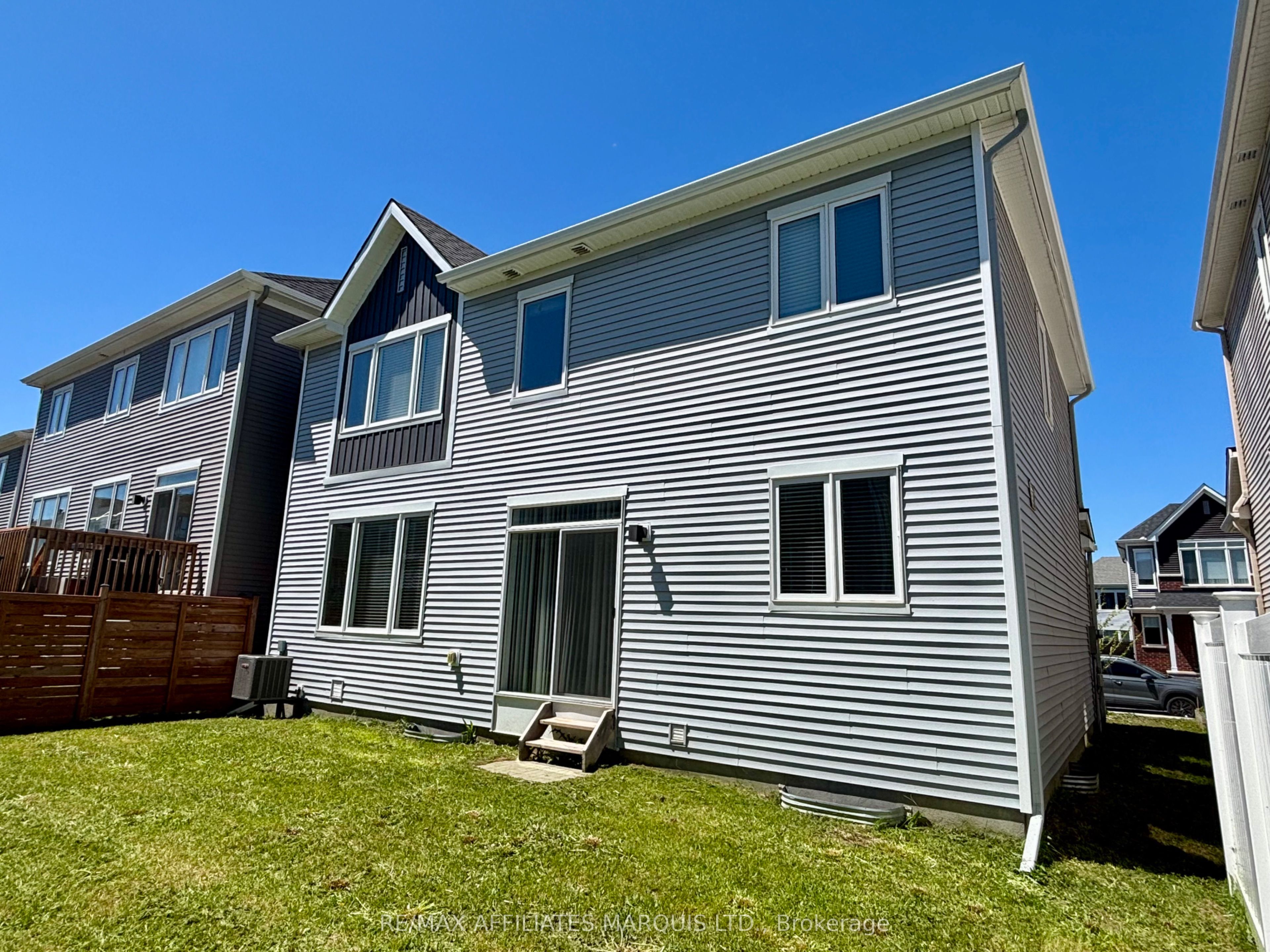 526 Sturnidae Street Property Photo 40