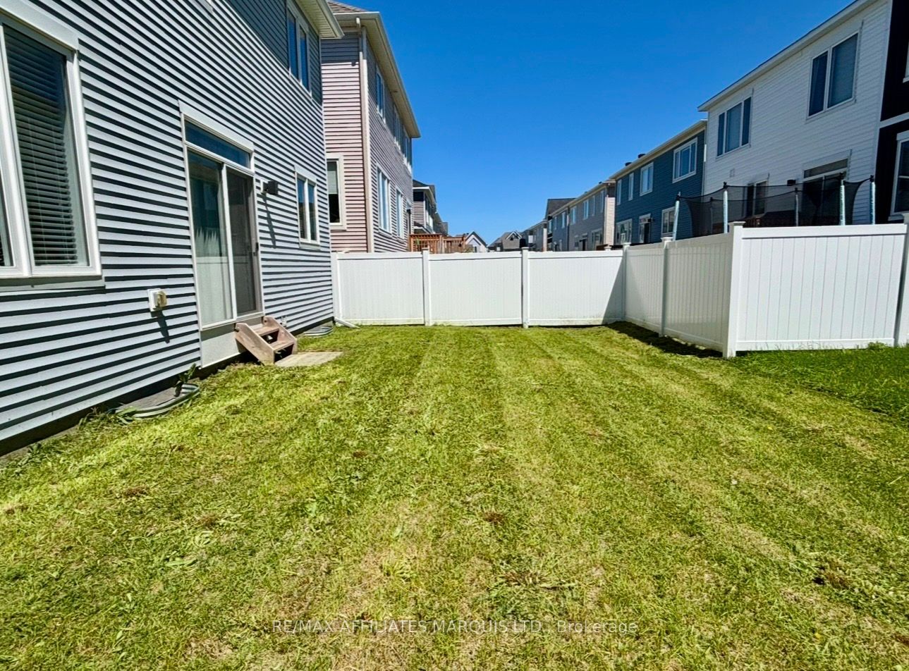 526 Sturnidae Street Property Photo 44