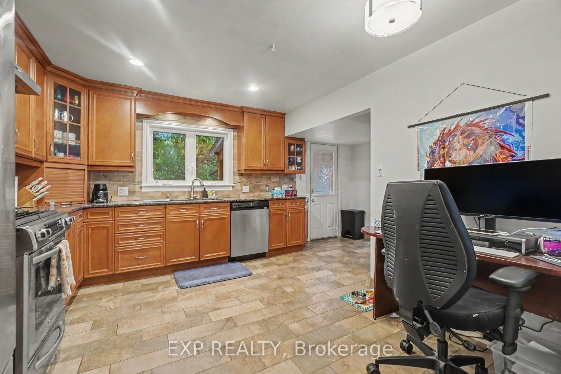 105 Donald Street Property Photo 6