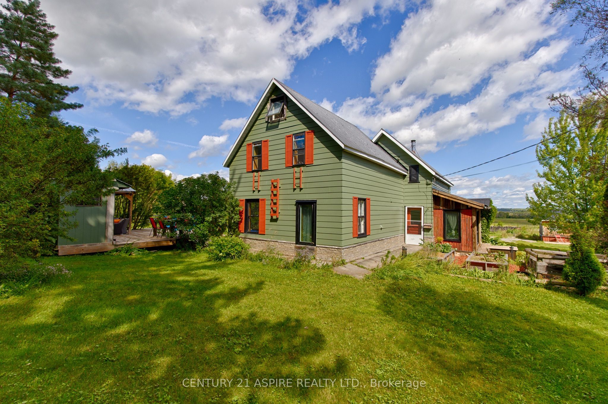 2552 Micksburg Road Property Photo 1