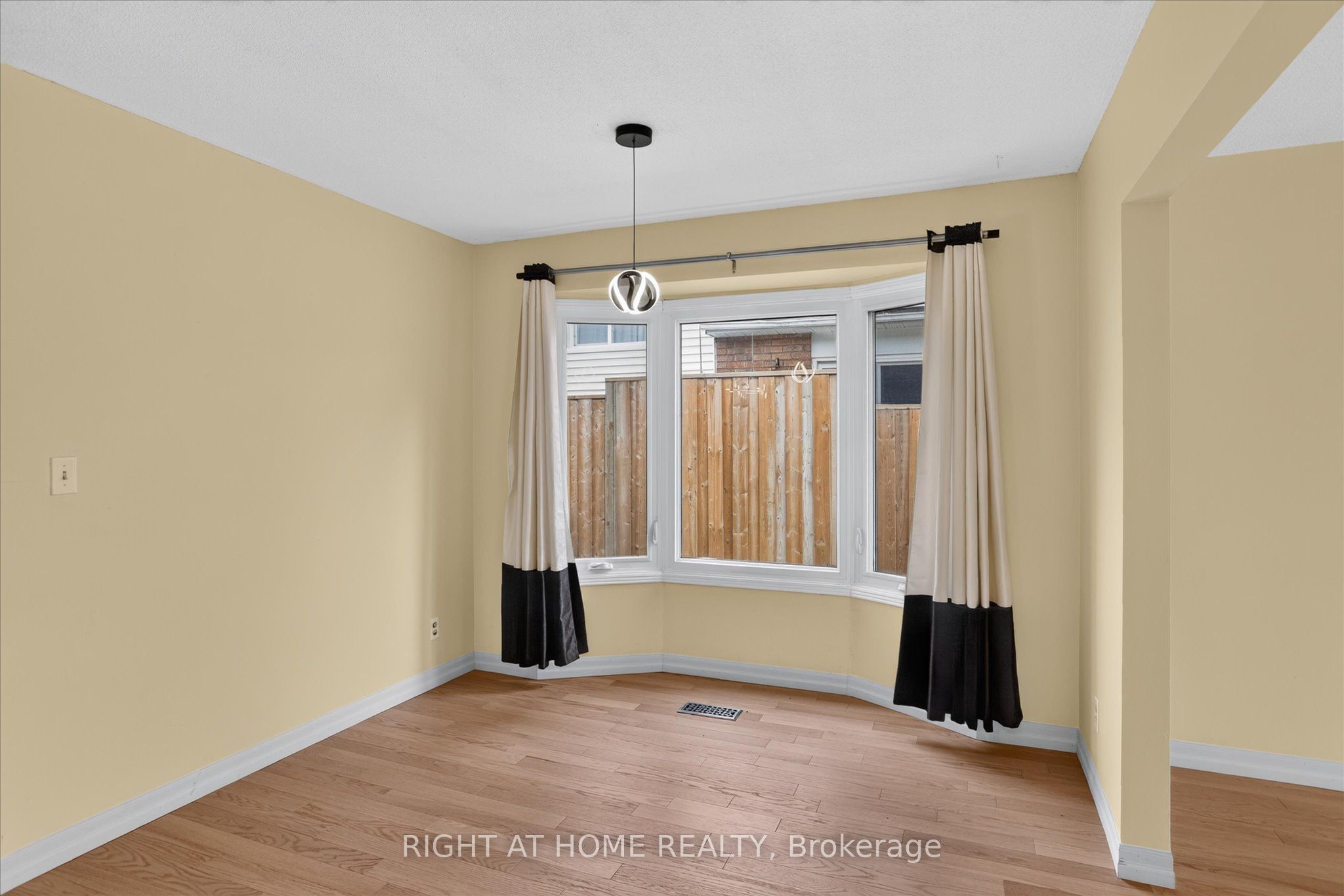 1533 Wildlark Drive Property Photo 12