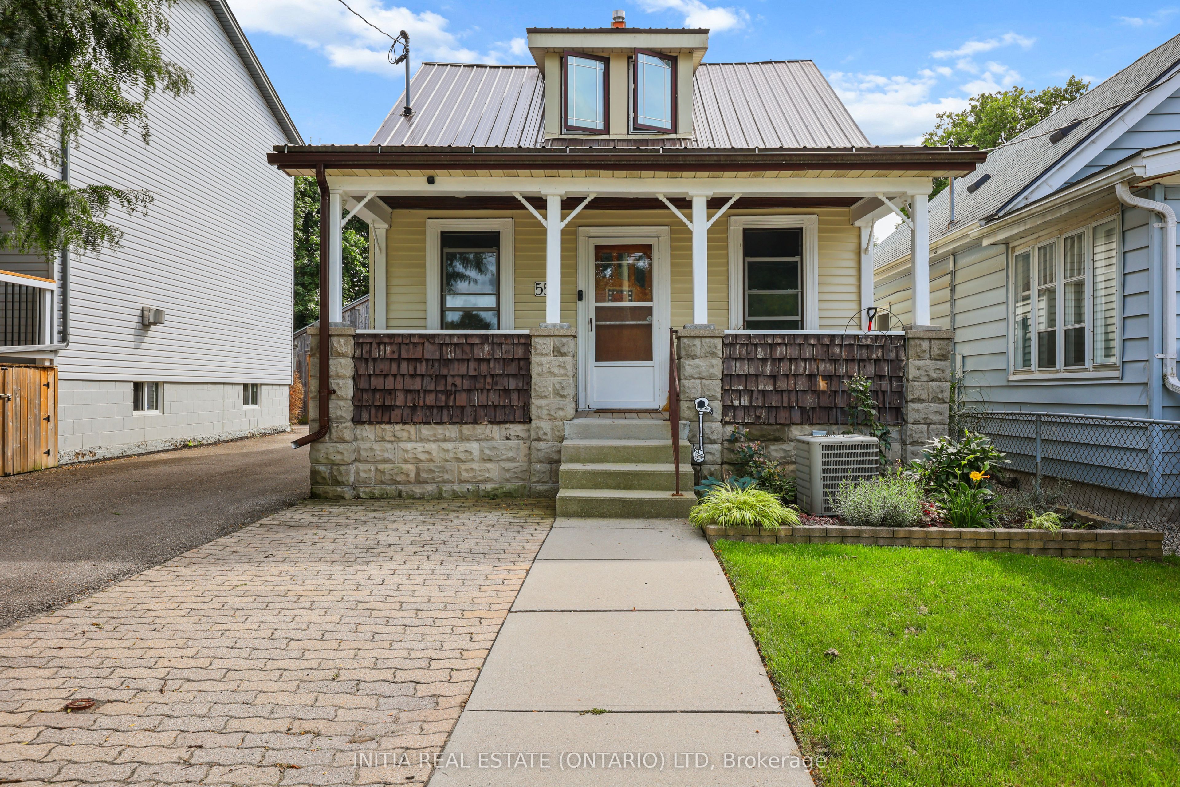 55 Briscoe Street W Property Photo 1