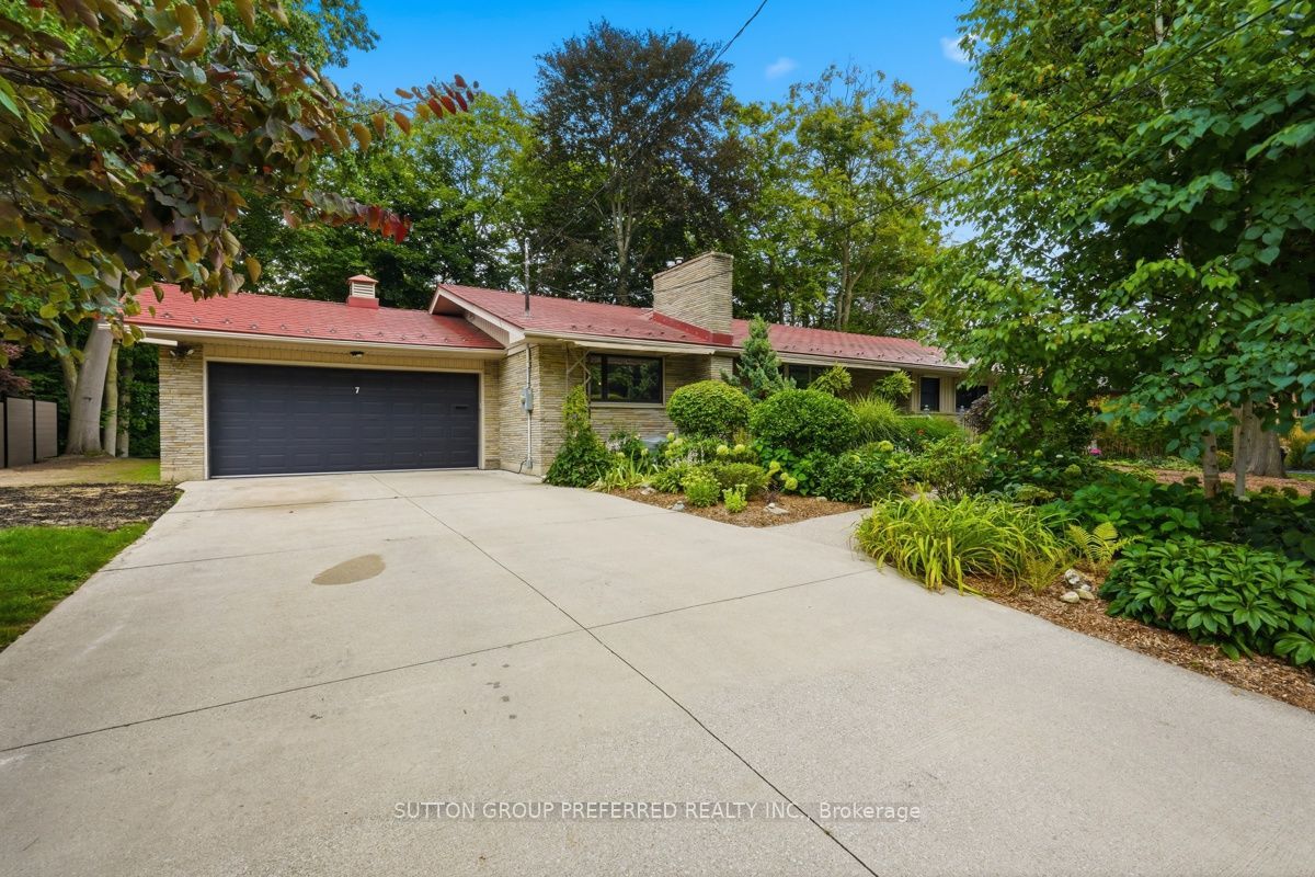 7 Metamora Crescent Property Photo 1