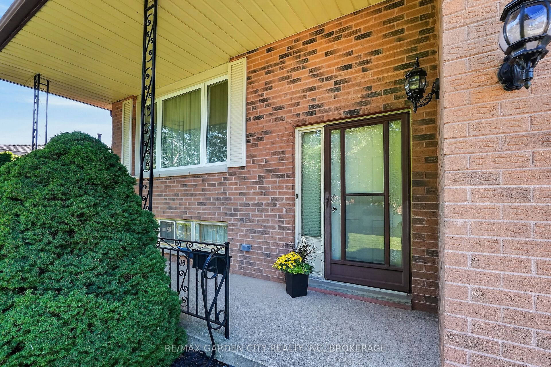 67 College Park Drive Property Photo 4