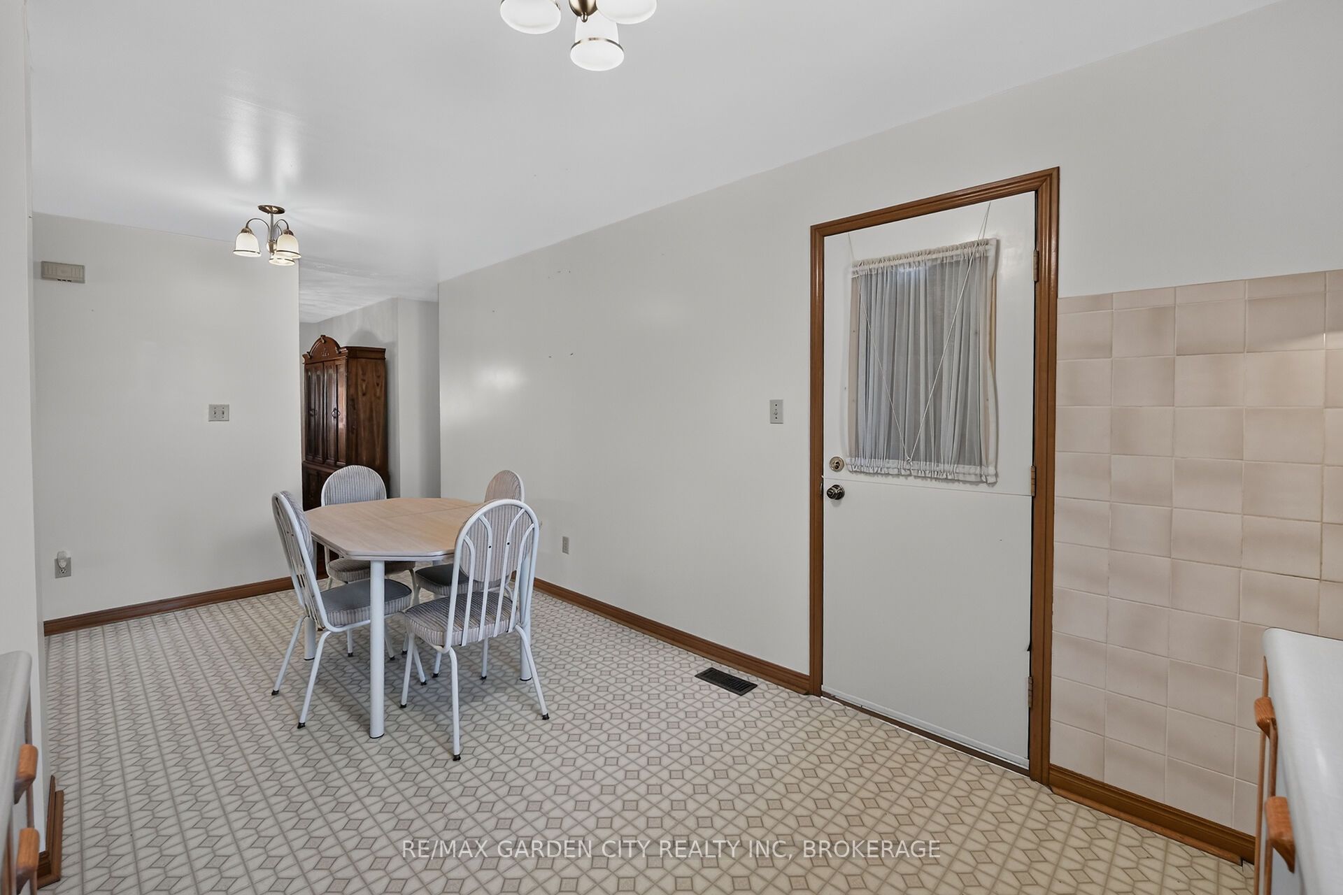 67 College Park Drive Property Photo 12