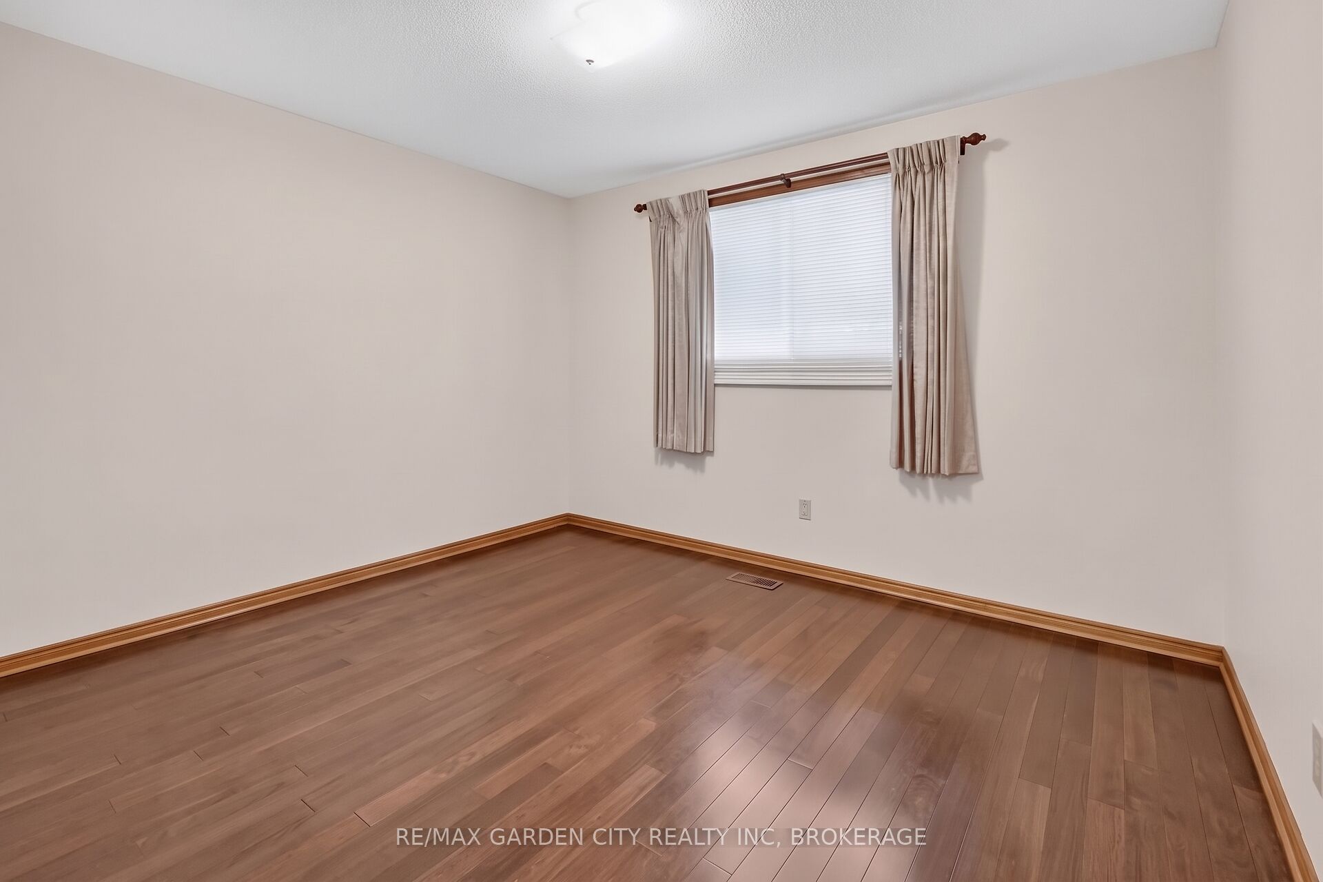 67 College Park Drive Property Photo 18