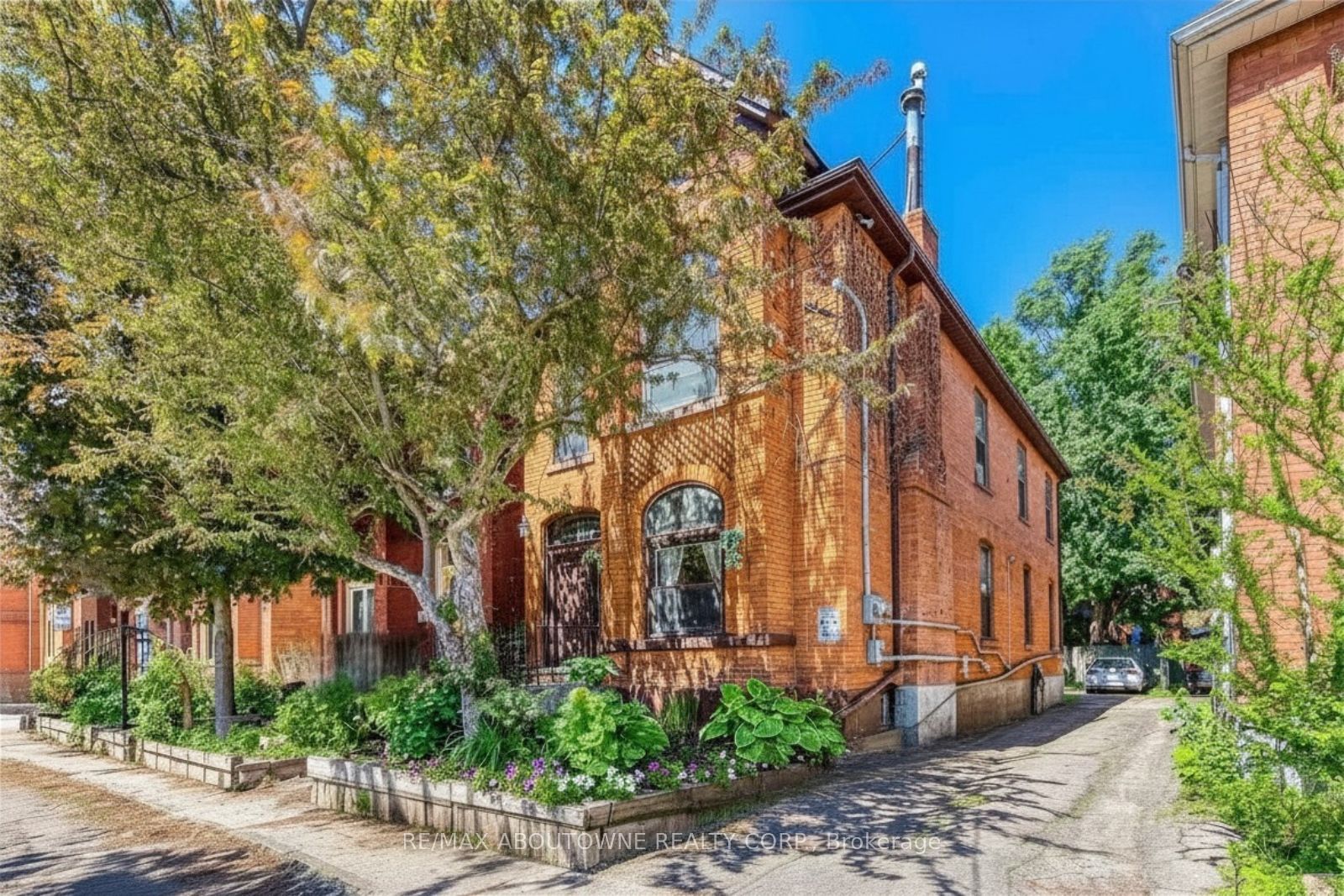 100 Grant Avenue Property Photo 1