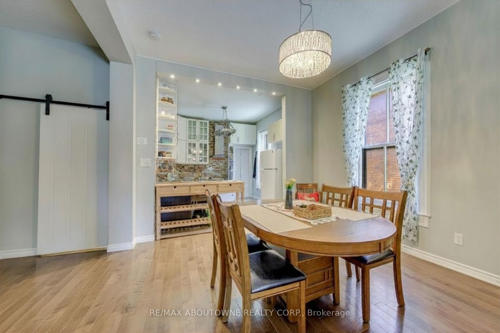 100 Grant Avenue Property Photo 7