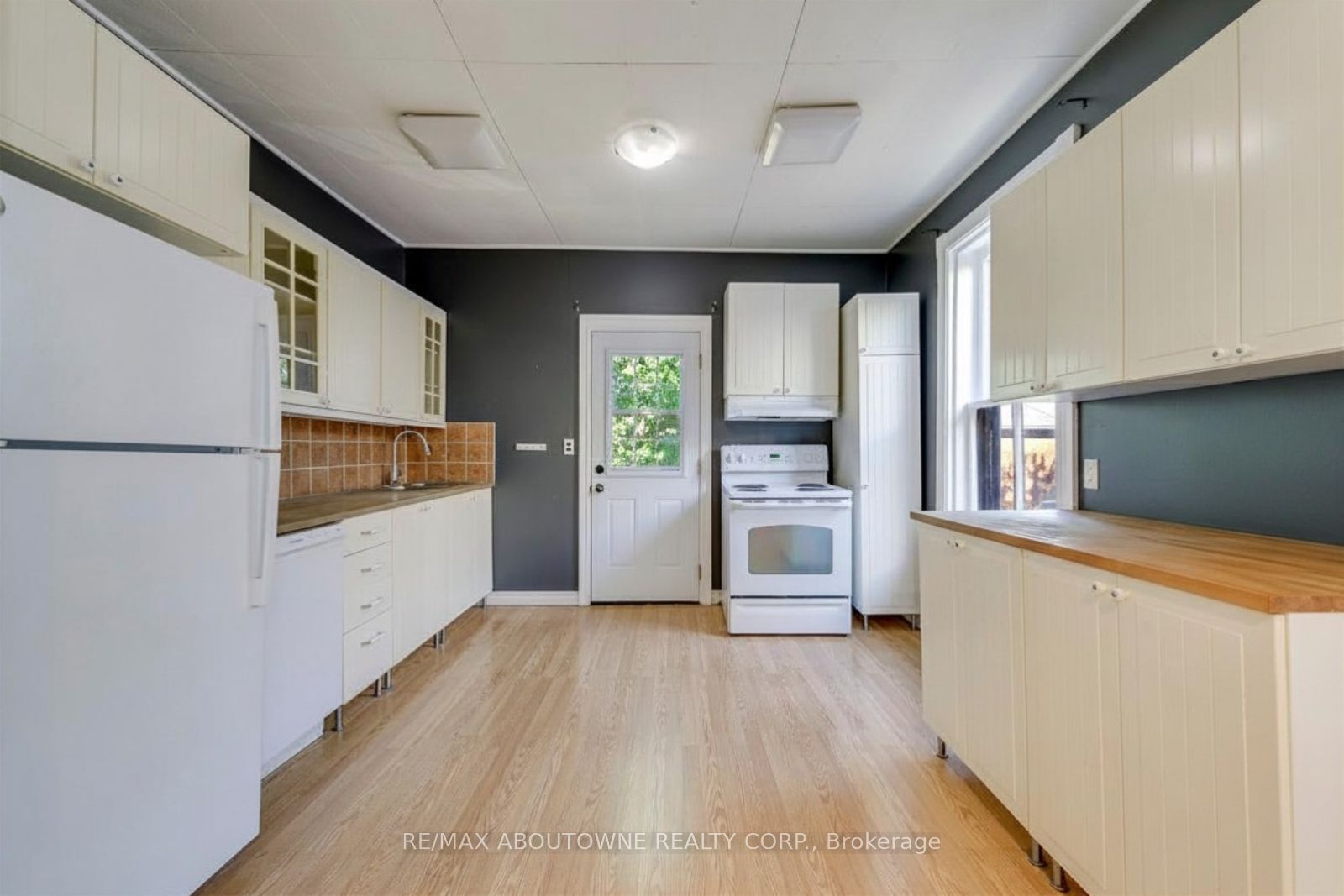 100 Grant Avenue Property Photo 19