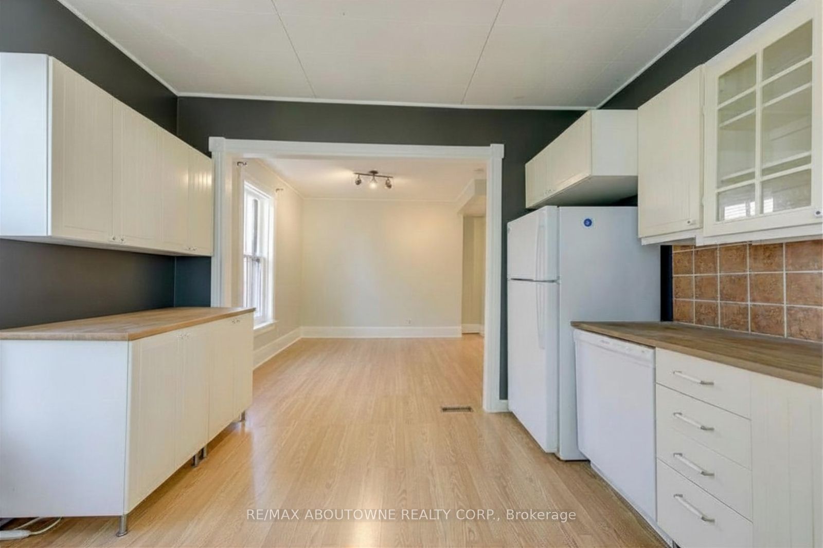 100 Grant Avenue Property Photo 20