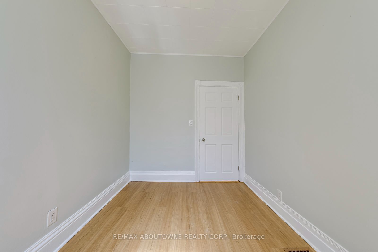 100 Grant Avenue Property Photo 27