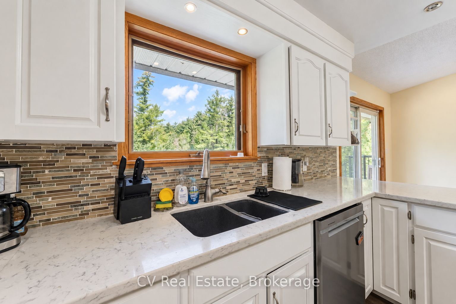 1045 Narrows Road Property Photo 11
