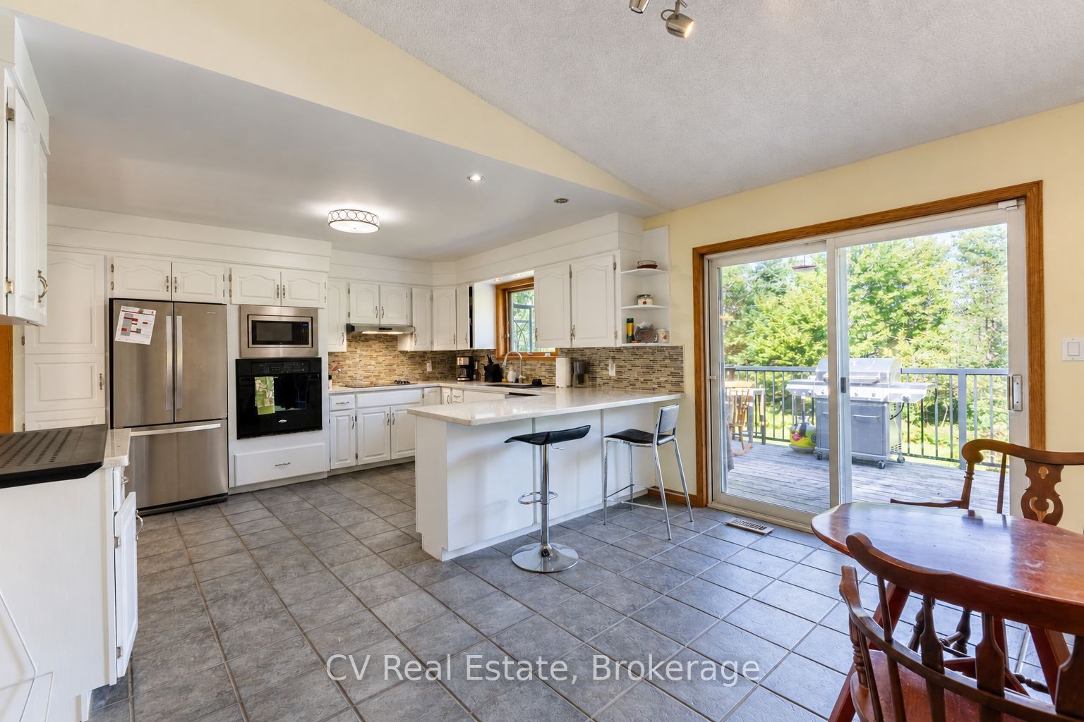1045 Narrows Road Property Photo 13