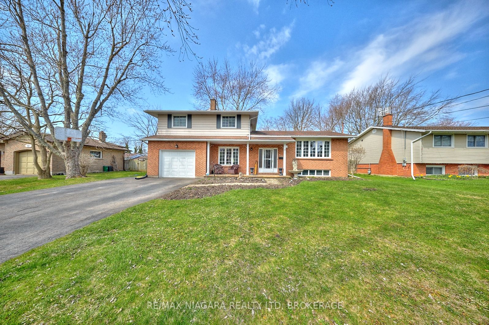 953 Grandview Road Property Photo 1