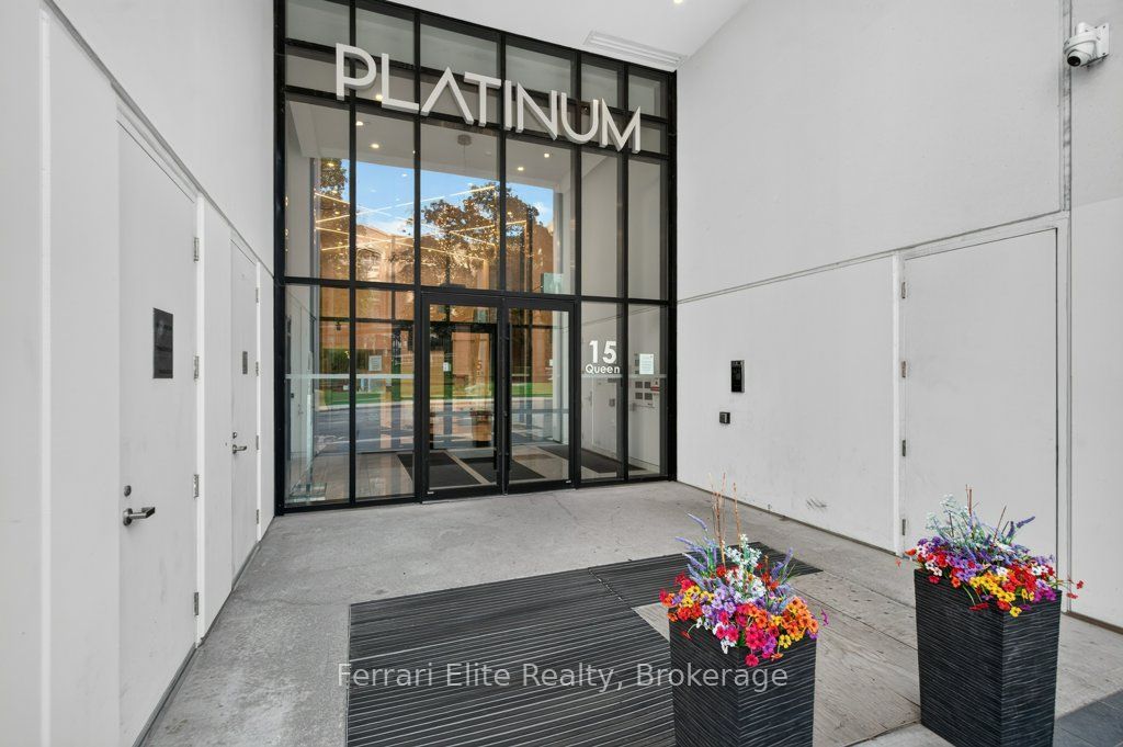 15 Queen Street S 1114 Property Photo 2