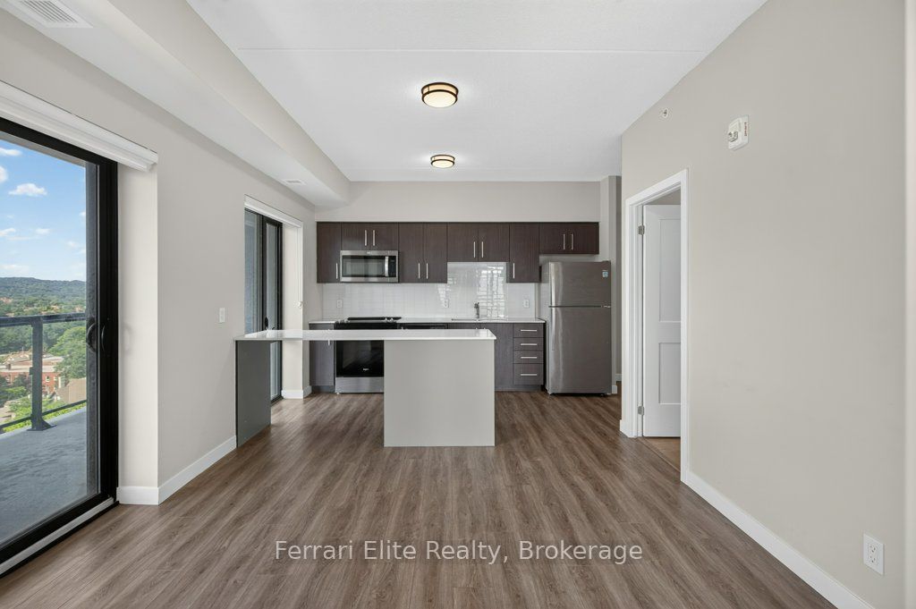 15 Queen Street S 1114 Property Photo 6